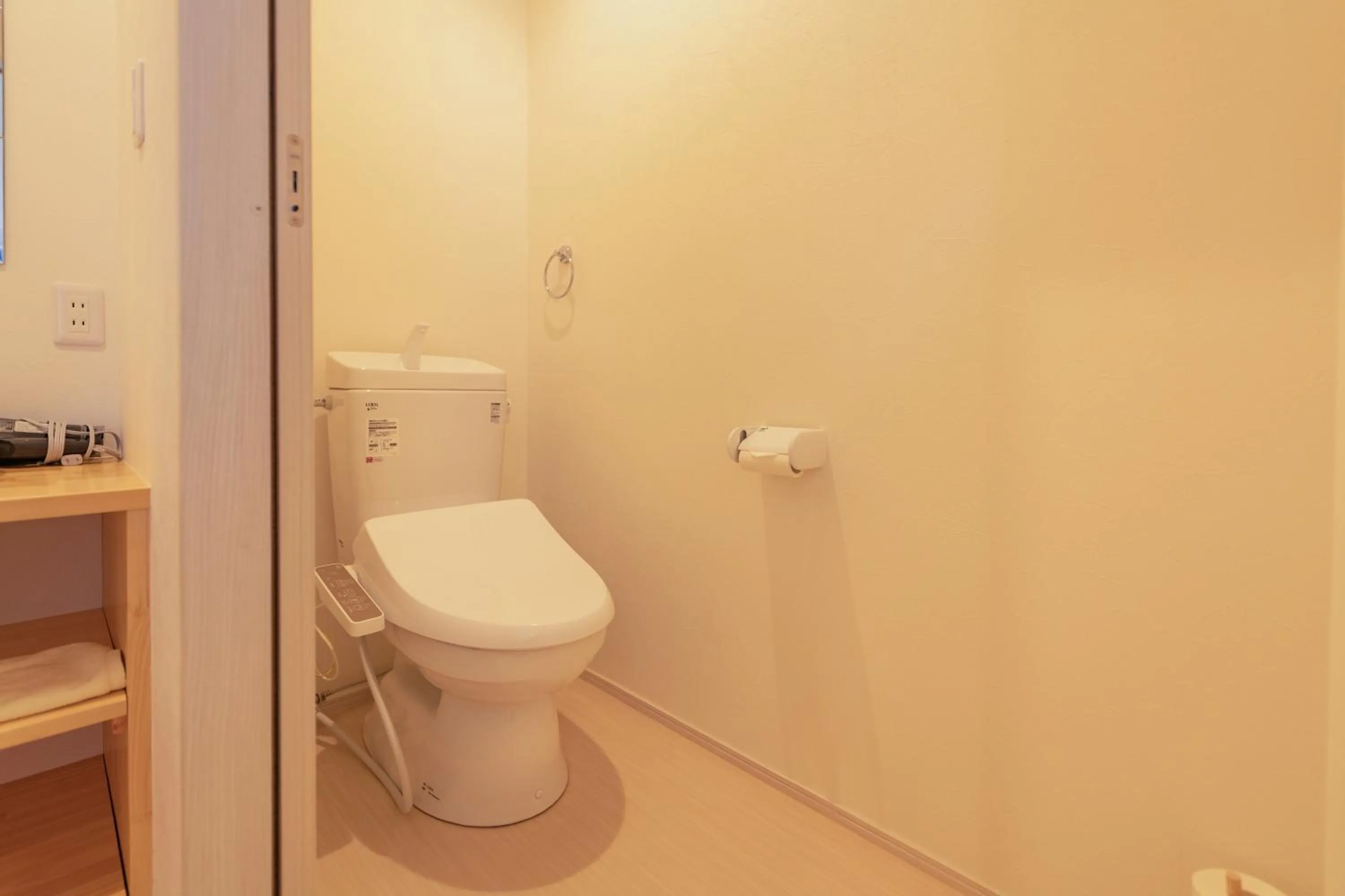 Toilet in Tomareru Himitsukichi L-Base