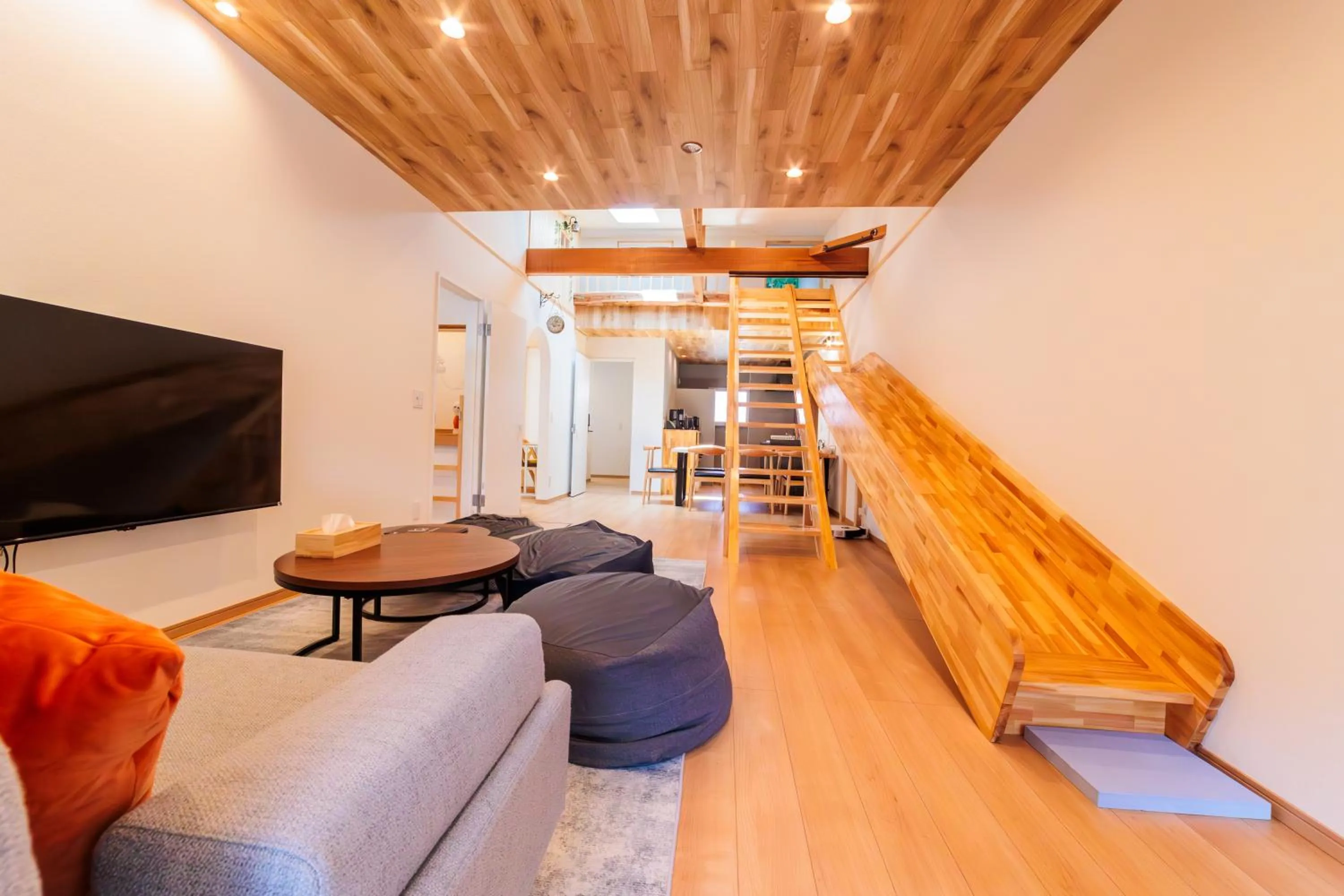 Living room in Tomareru Himitsukichi L-Base