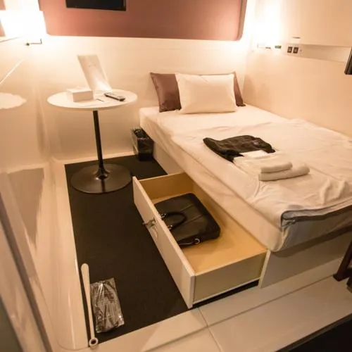 Photo of the whole room, Bed in First Cabin Akasaka