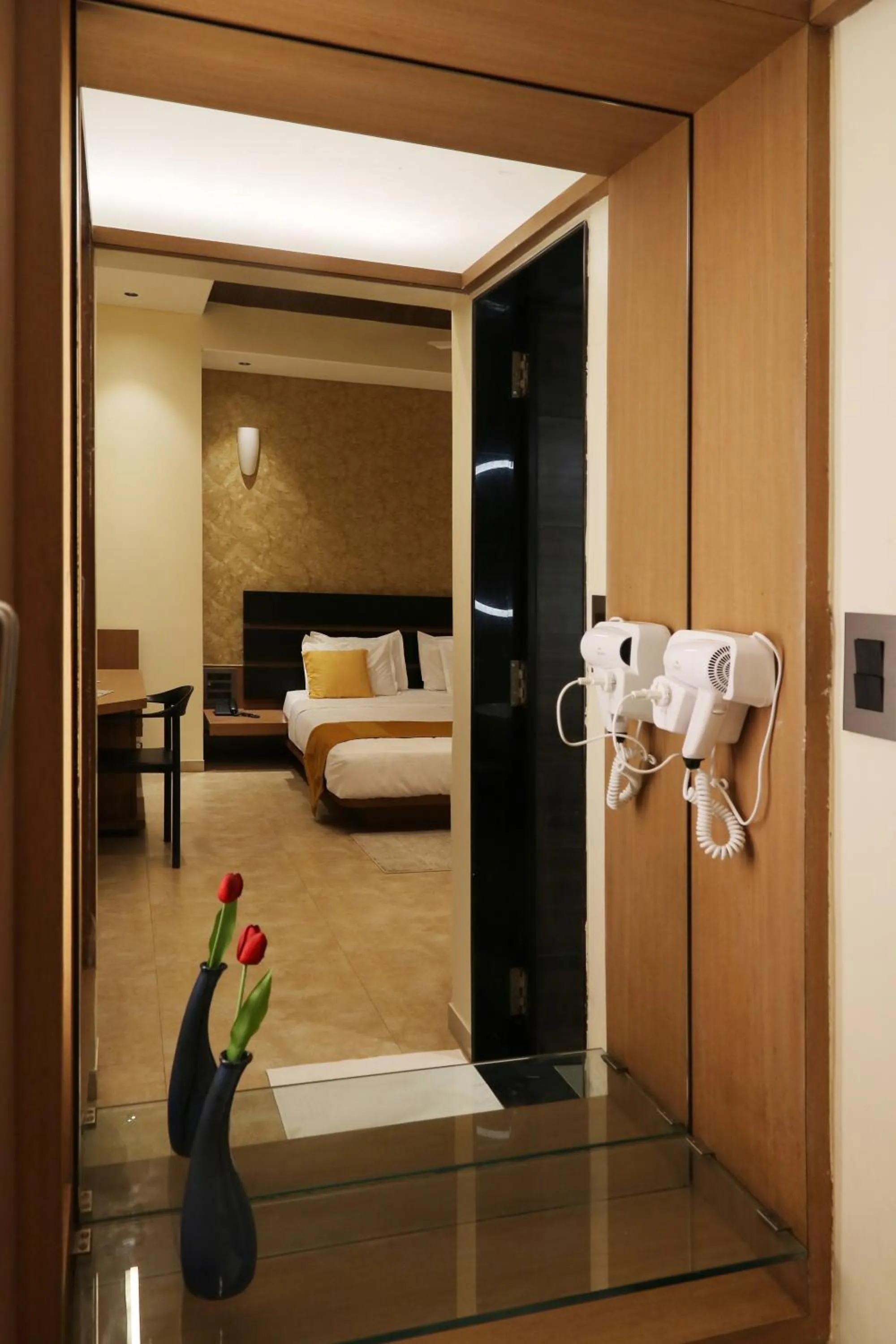 hair dryier, Bed in Hotel The Leaf