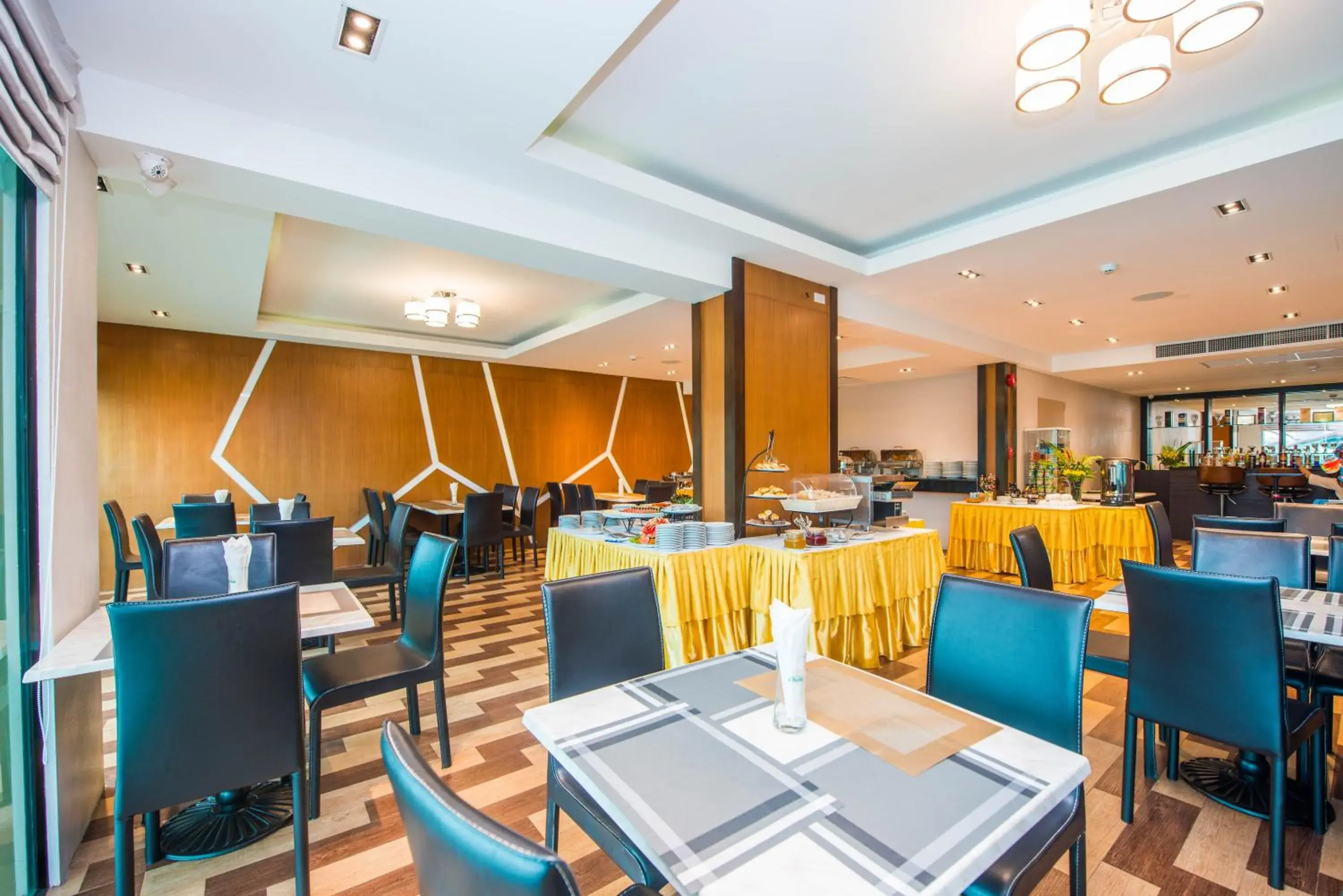 Restaurant/places to eat in Tetris Hotel Restaurant/places to eat in Tetris Hotel