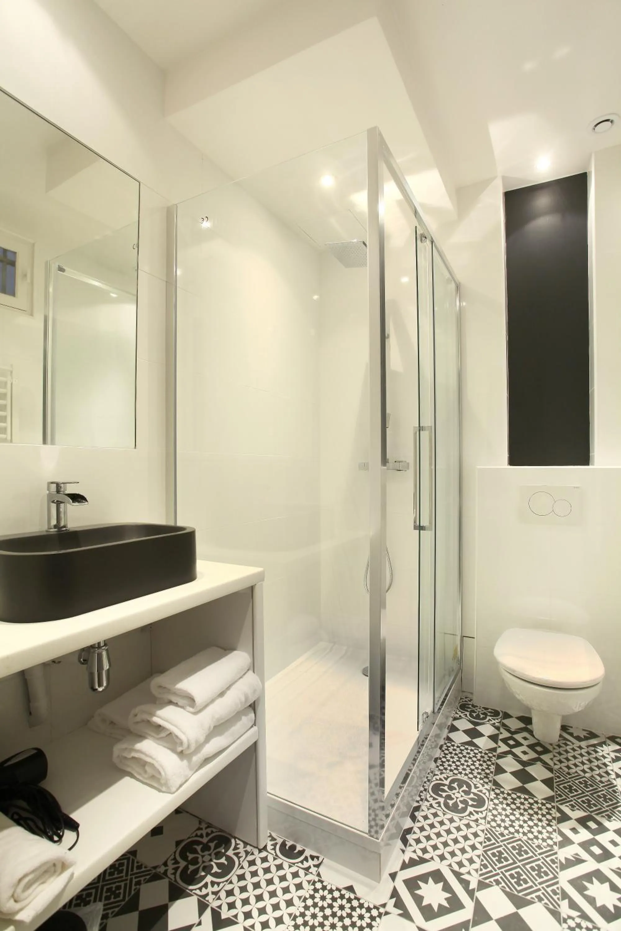Shower in Rent a Room - Residence Bonne Nouvelle