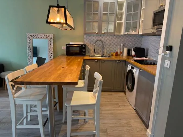 kitchen in Rent a Room - Residence Bonne Nouvelle