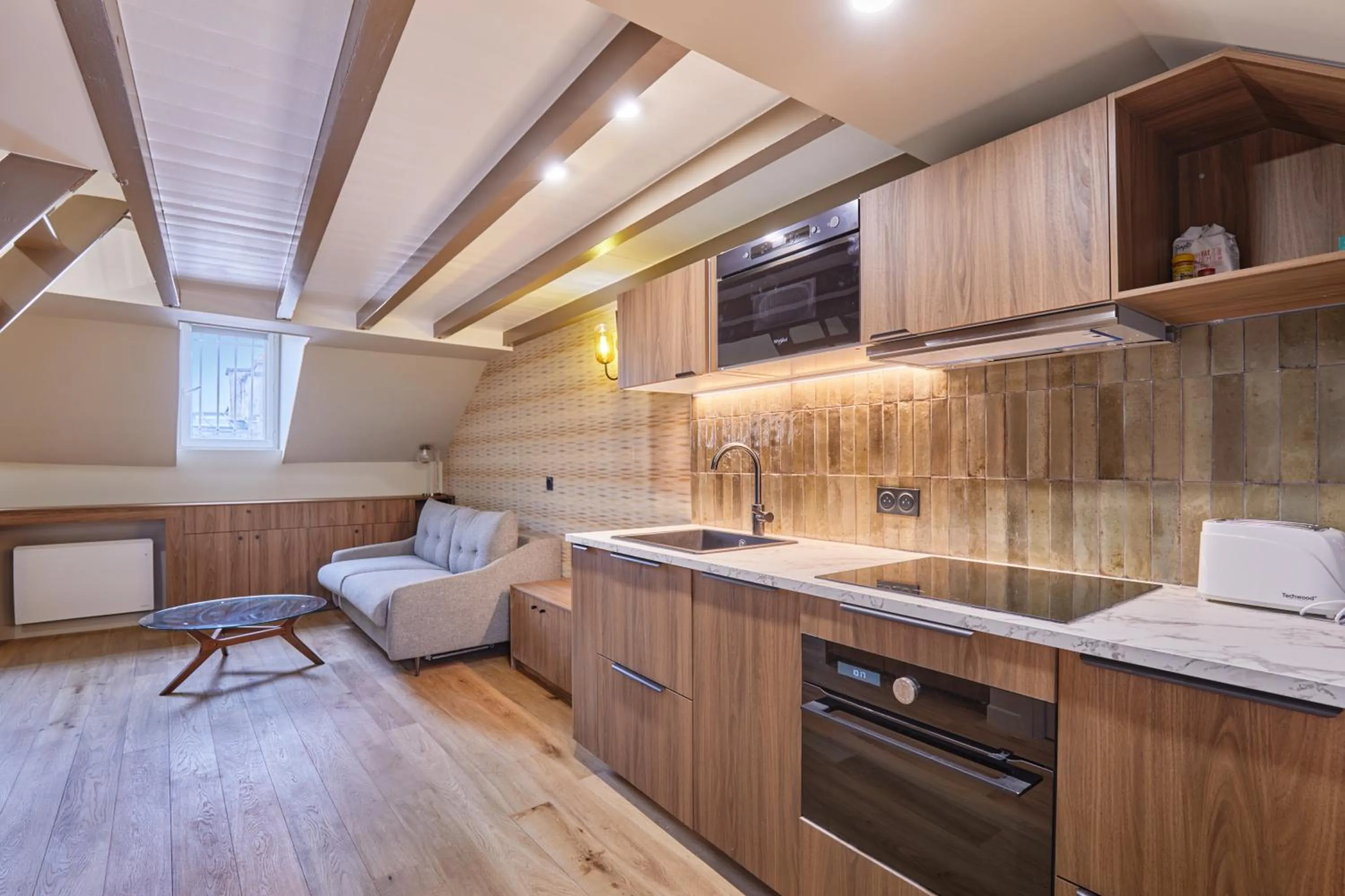 kitchen in Rent a Room - Residence Bonne Nouvelle