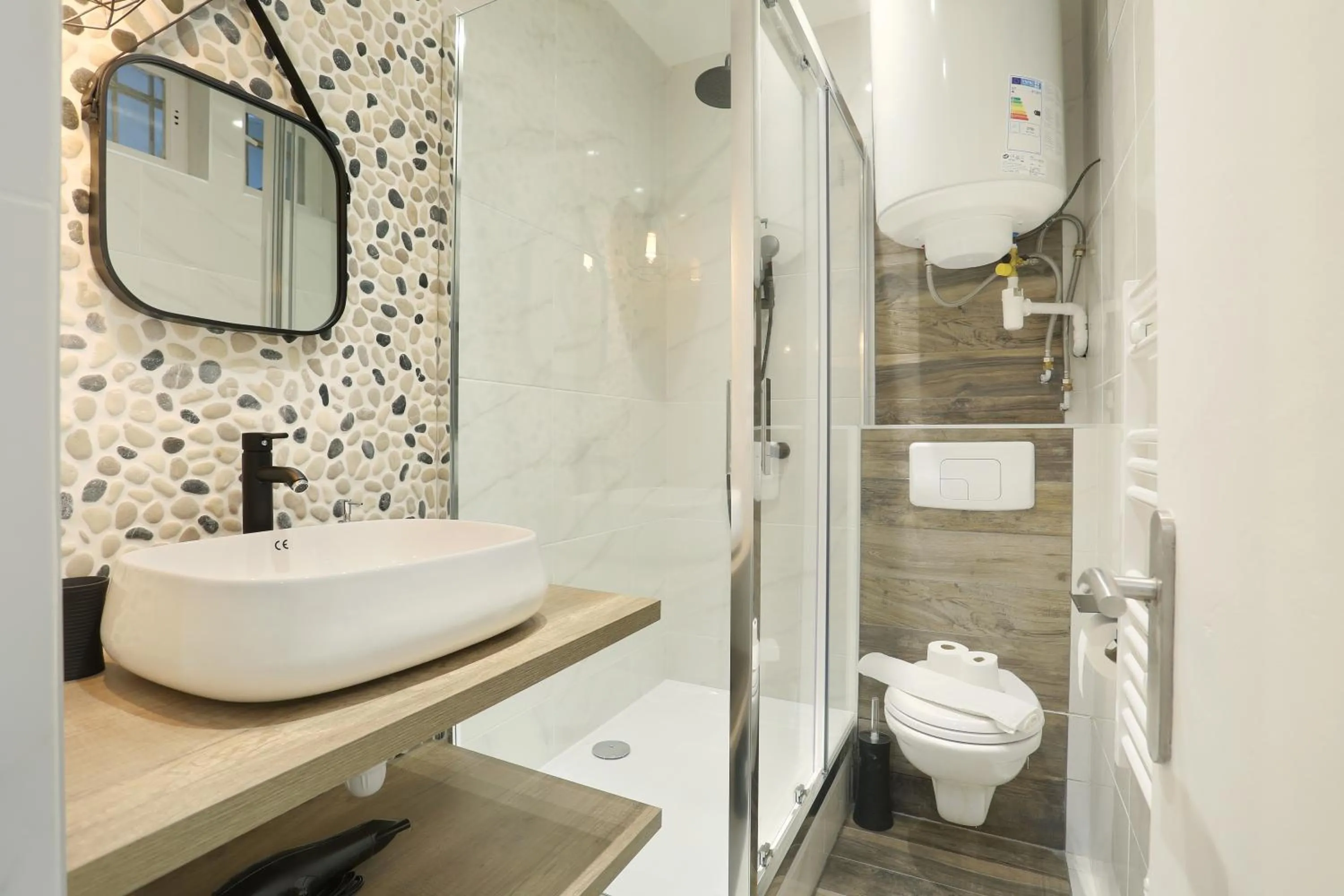 Toilet in Rent a Room - Residence Bonne Nouvelle