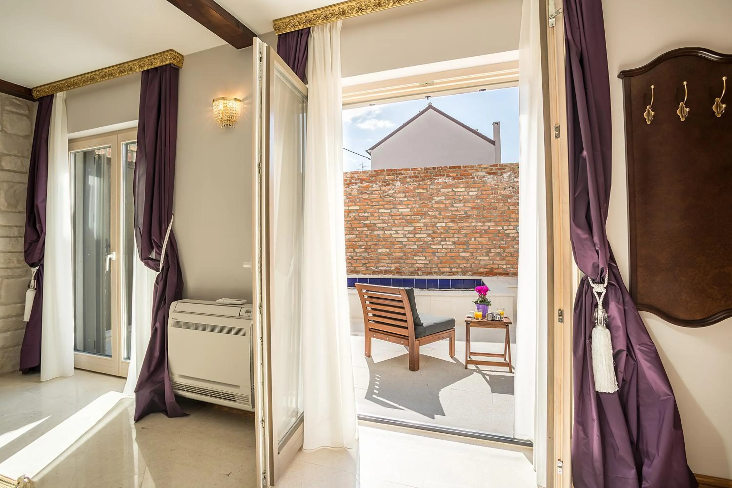 Bedroom in Splendida Palace