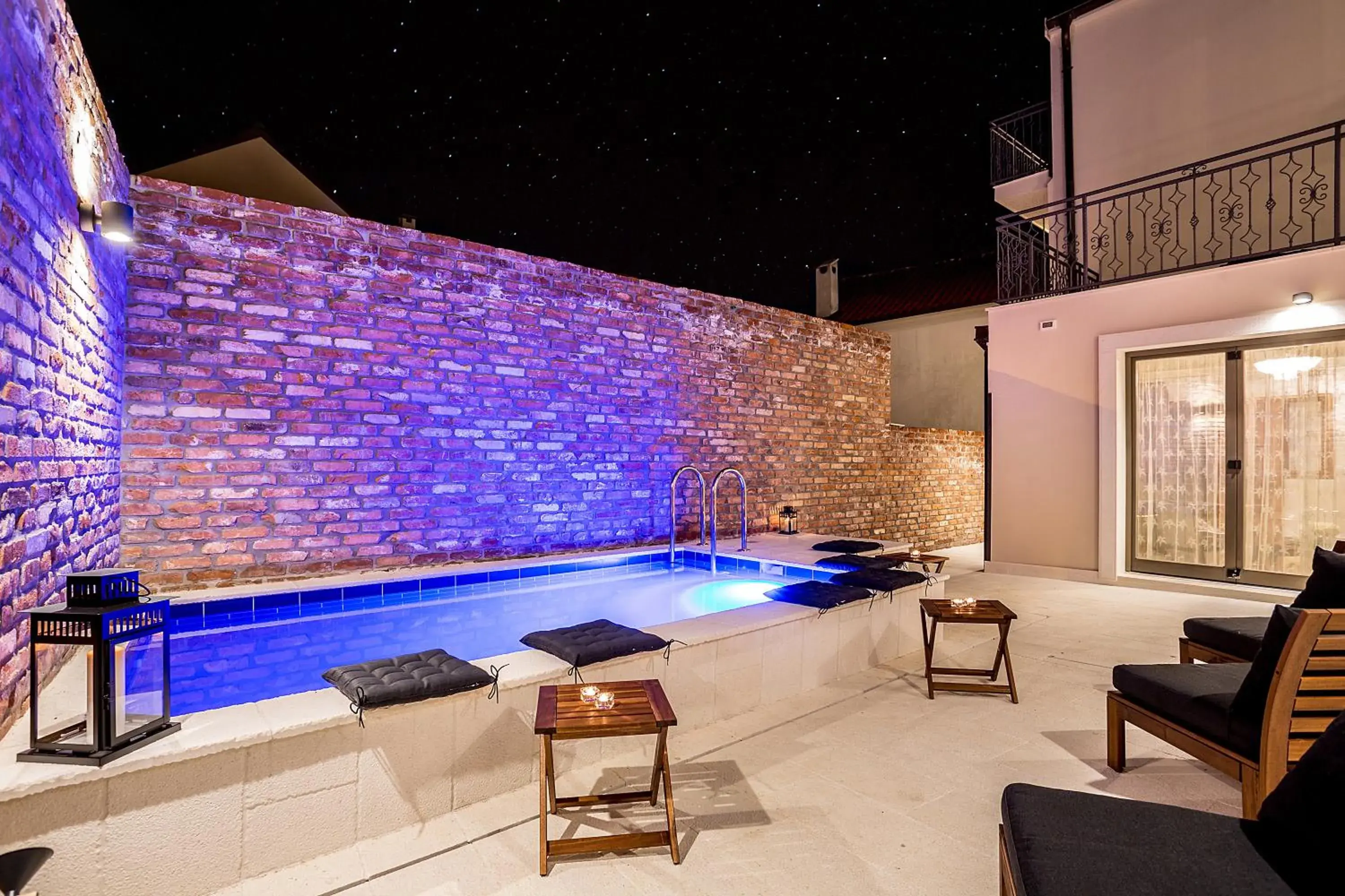 Swimming pool in Splendida Palace Swimming pool in Splendida Palace