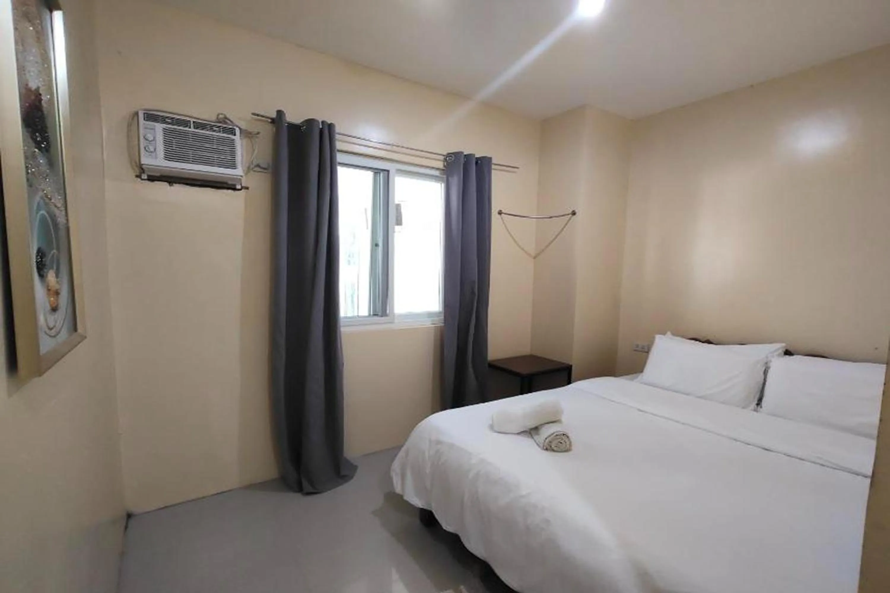 Photo of the whole room, Bed in Boracay Backpackers