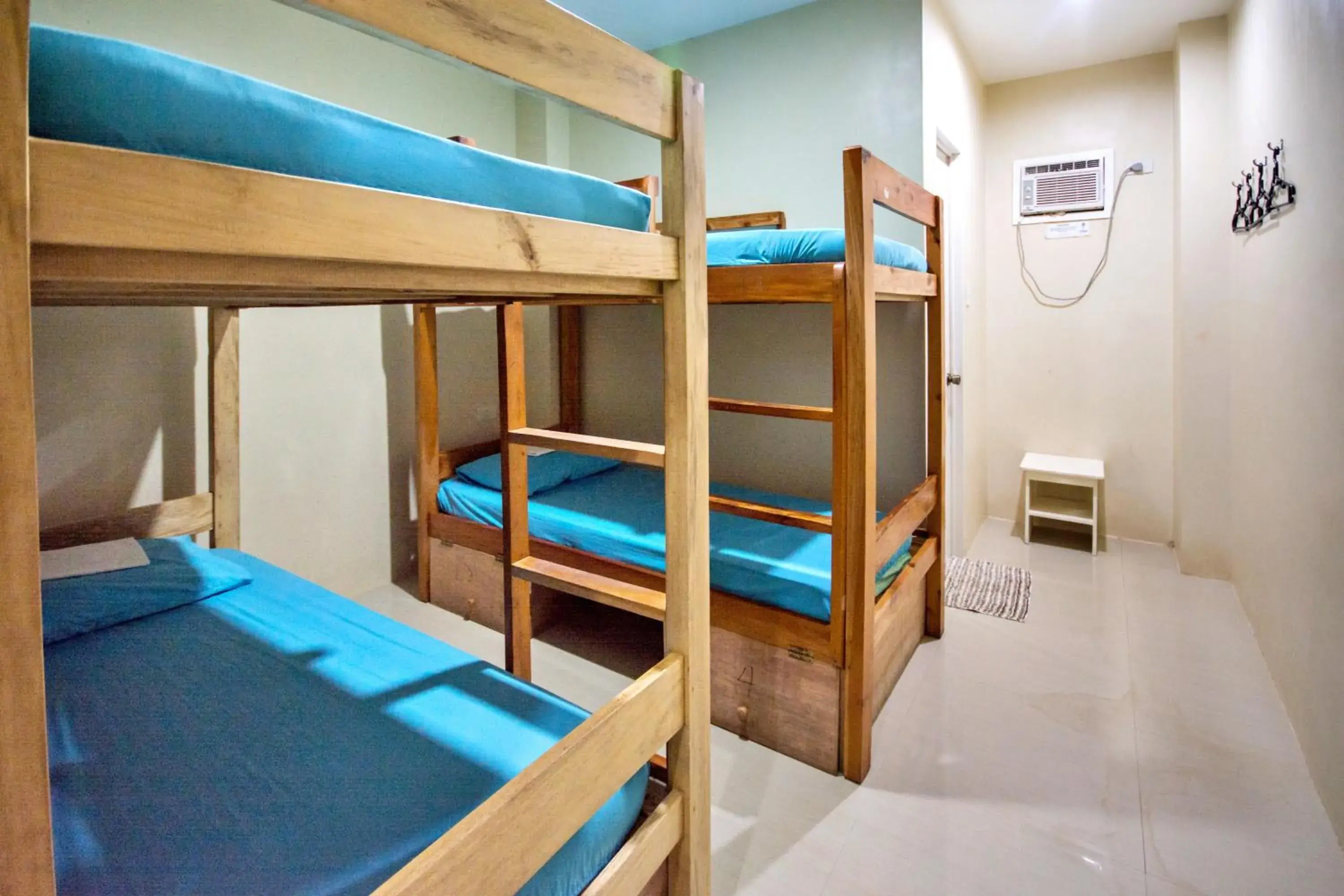 Bed in Boracay Backpackers Bed in Boracay Backpackers