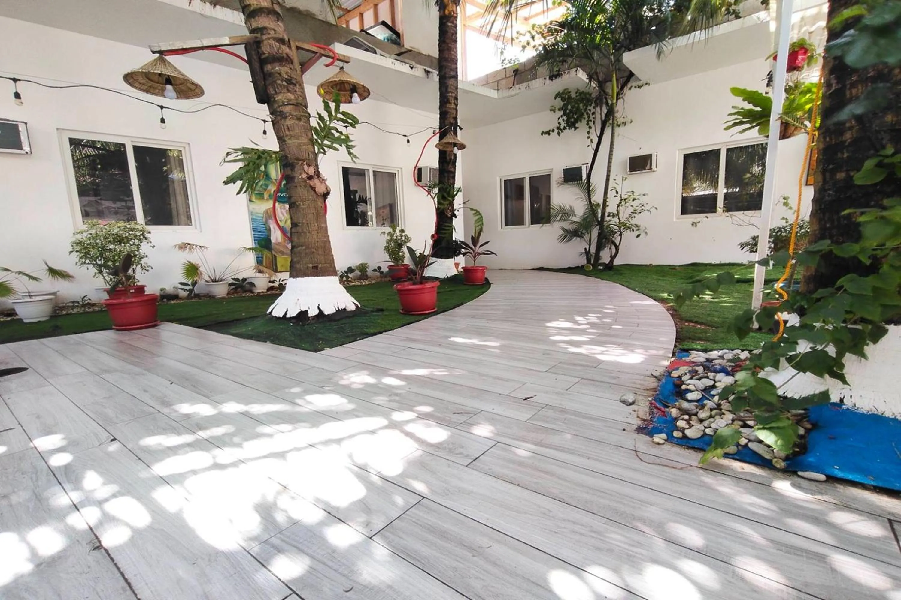 Property building in Boracay Backpackers