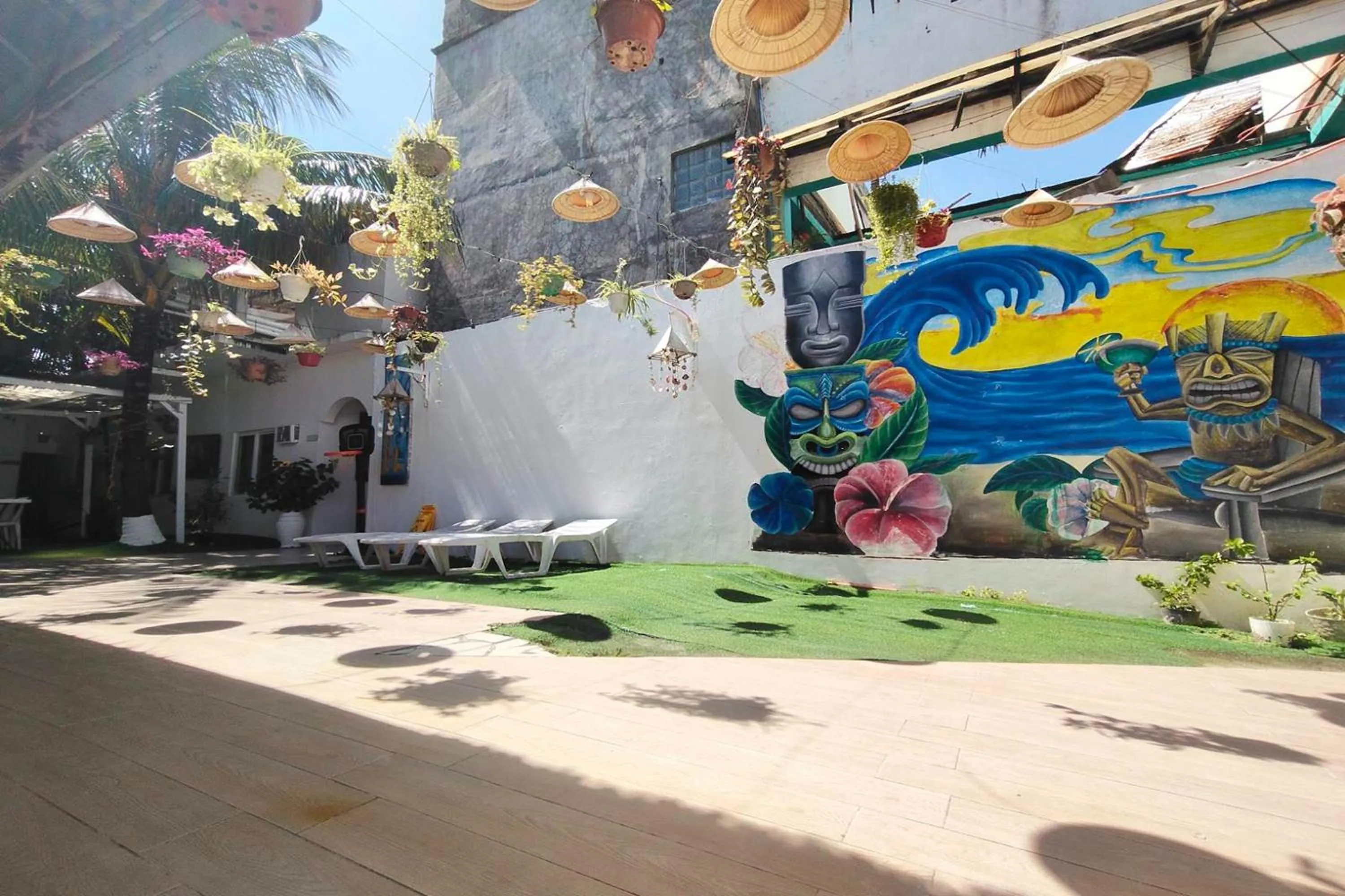 Decorative detail in Boracay Backpackers