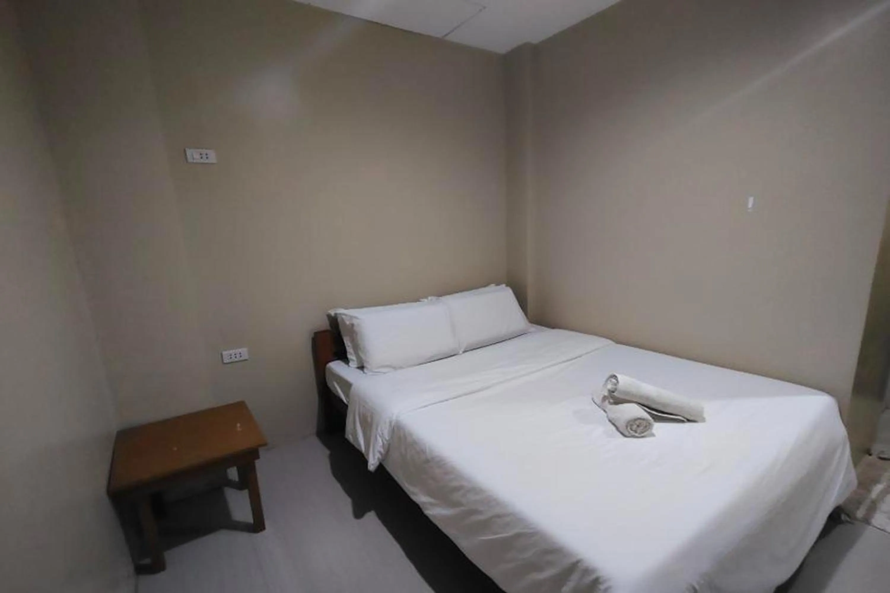 Photo of the whole room, Bed in Boracay Backpackers