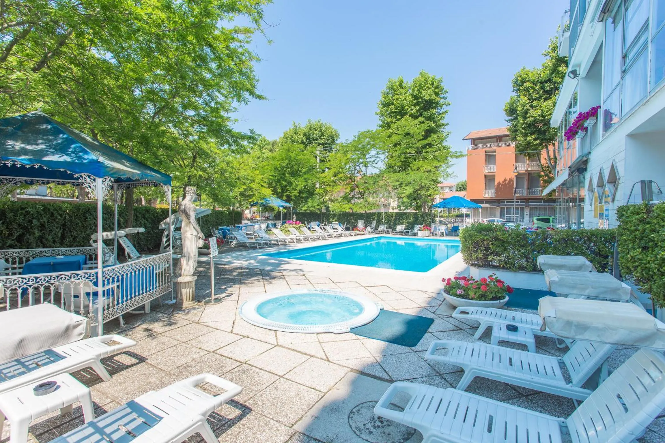 Swimming pool in Hotel Gioiello