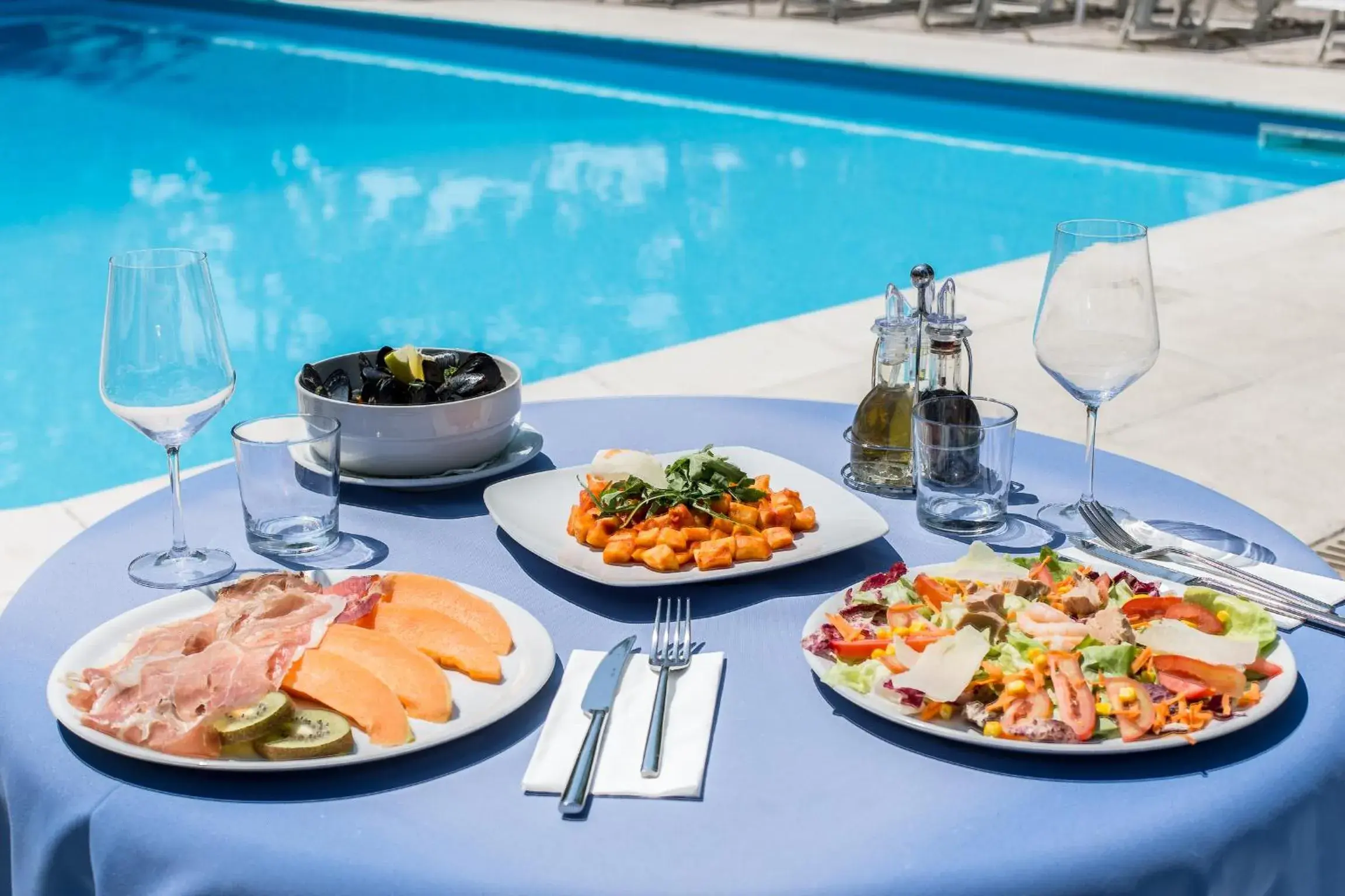 Swimming pool, Lunch and Dinner in Hotel Gioiello