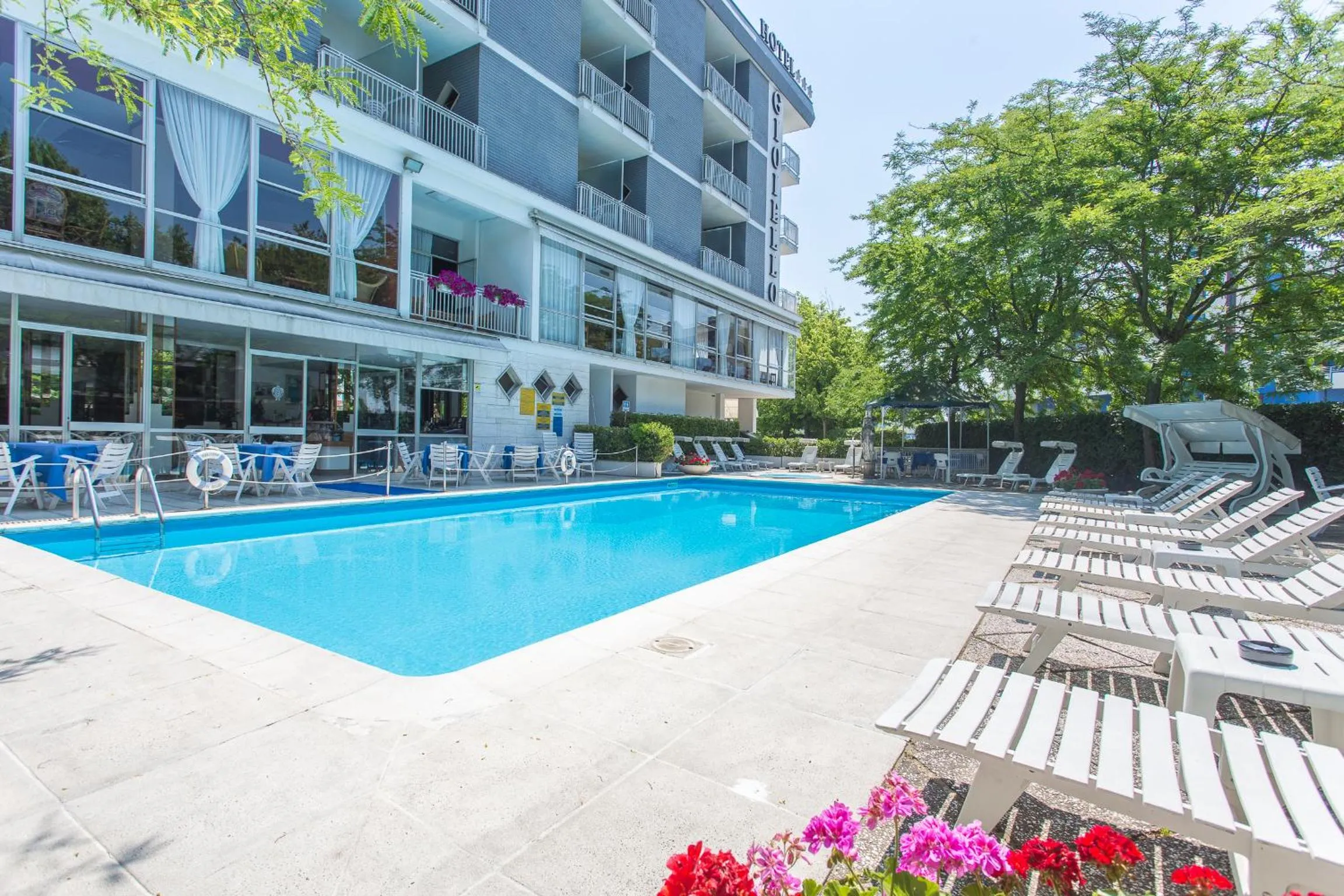 Swimming pool in Hotel Gioiello