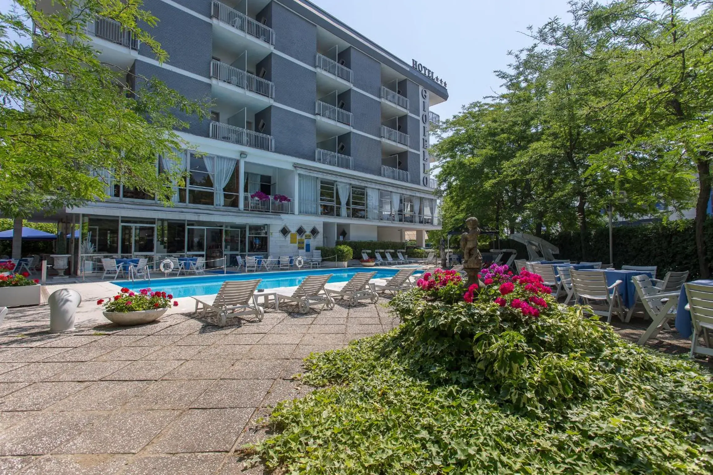 Swimming pool, Property Building in Hotel Gioiello