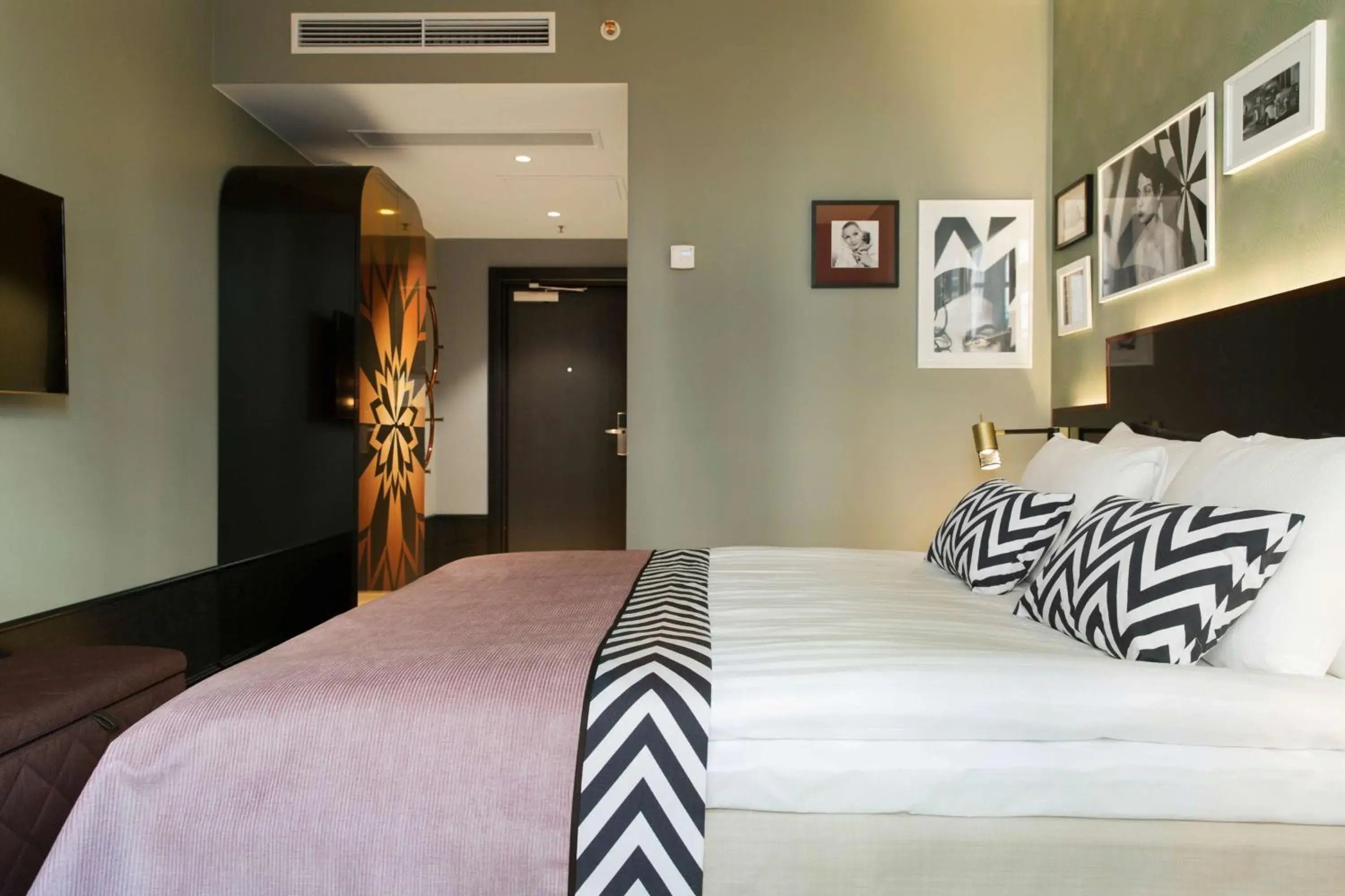 Large Double Room without Window in Haymarket by Scandic Large Double Room without Window in Haymarket by Scandic