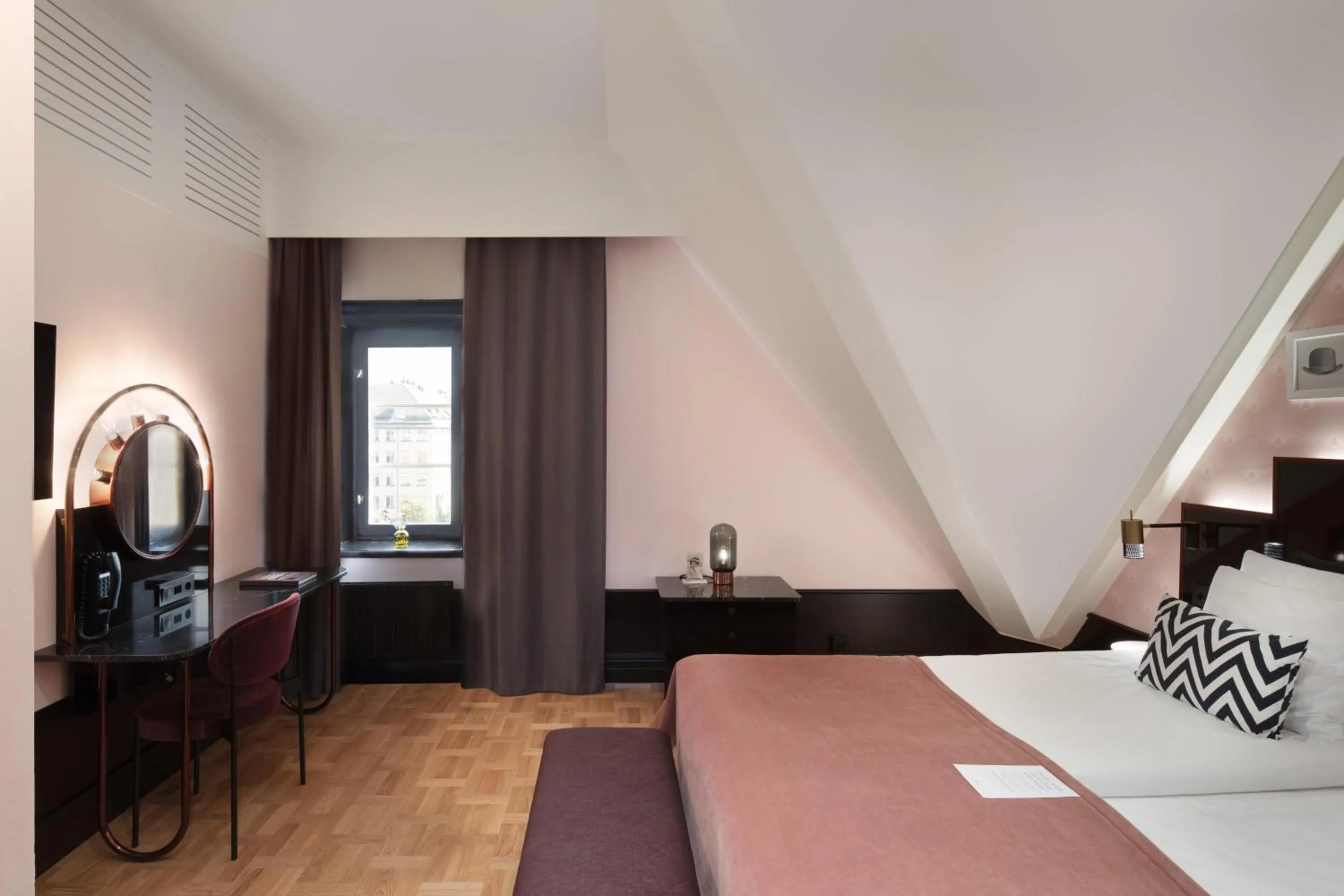 Photo of the whole room, Bed in Haymarket by Scandic