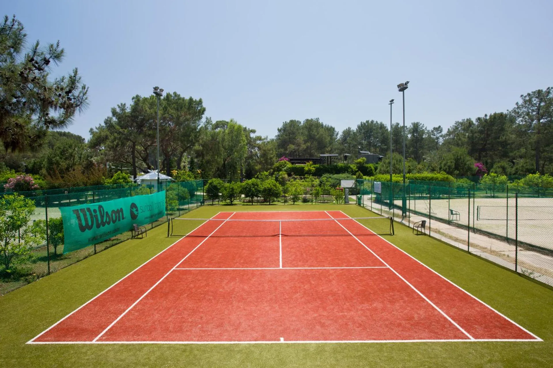 Tennis court in Balmy Foresta