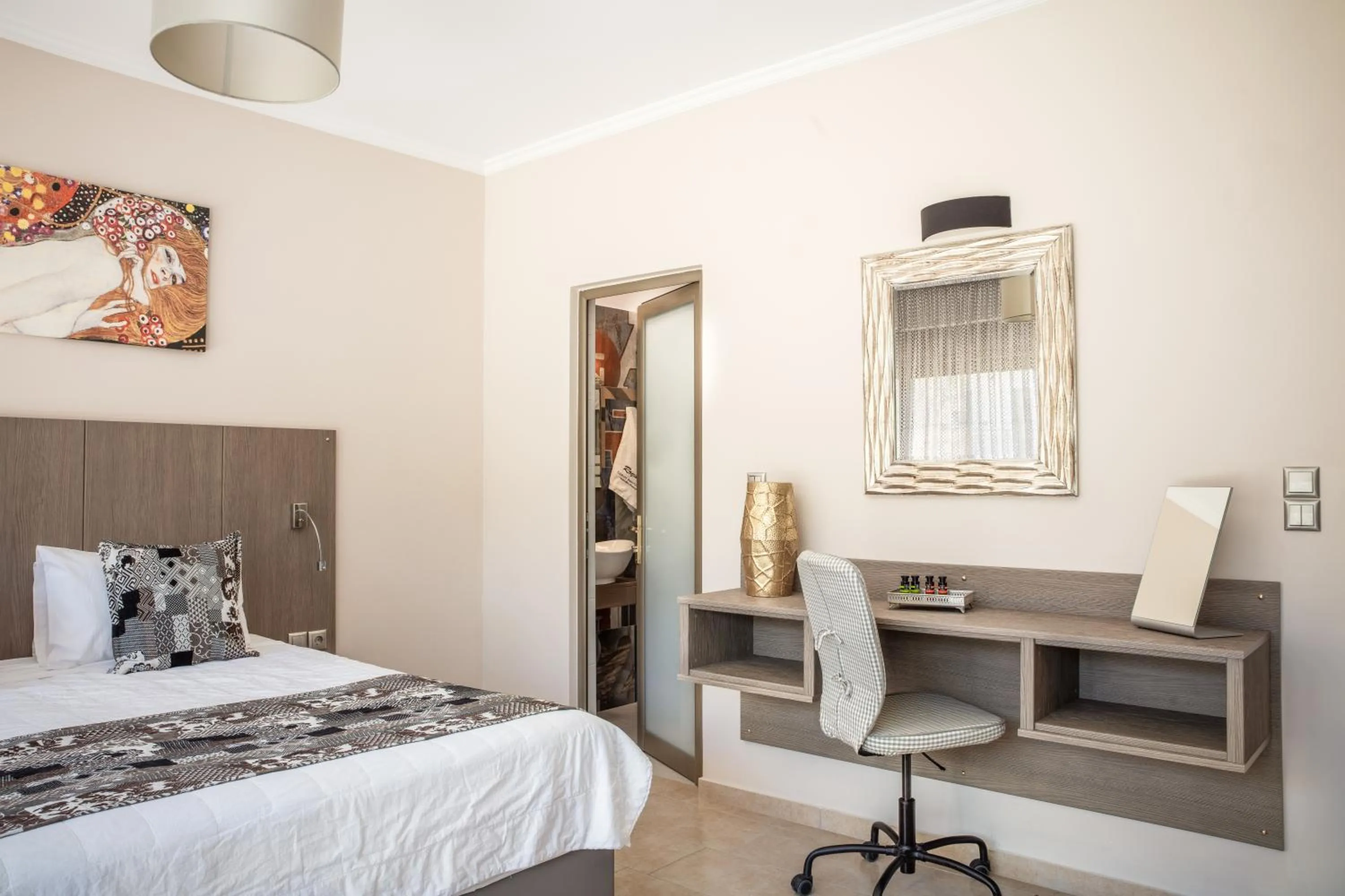 Bed in Royalty Suites Seaside