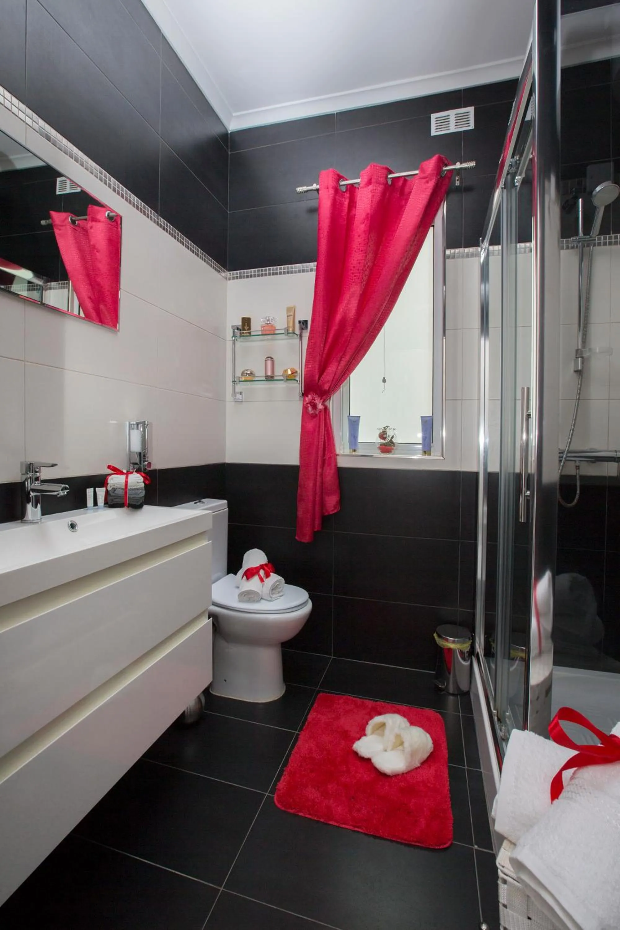 Shower in Marsascala 2 Bedroom Apartment close to Beach! HPI 6768