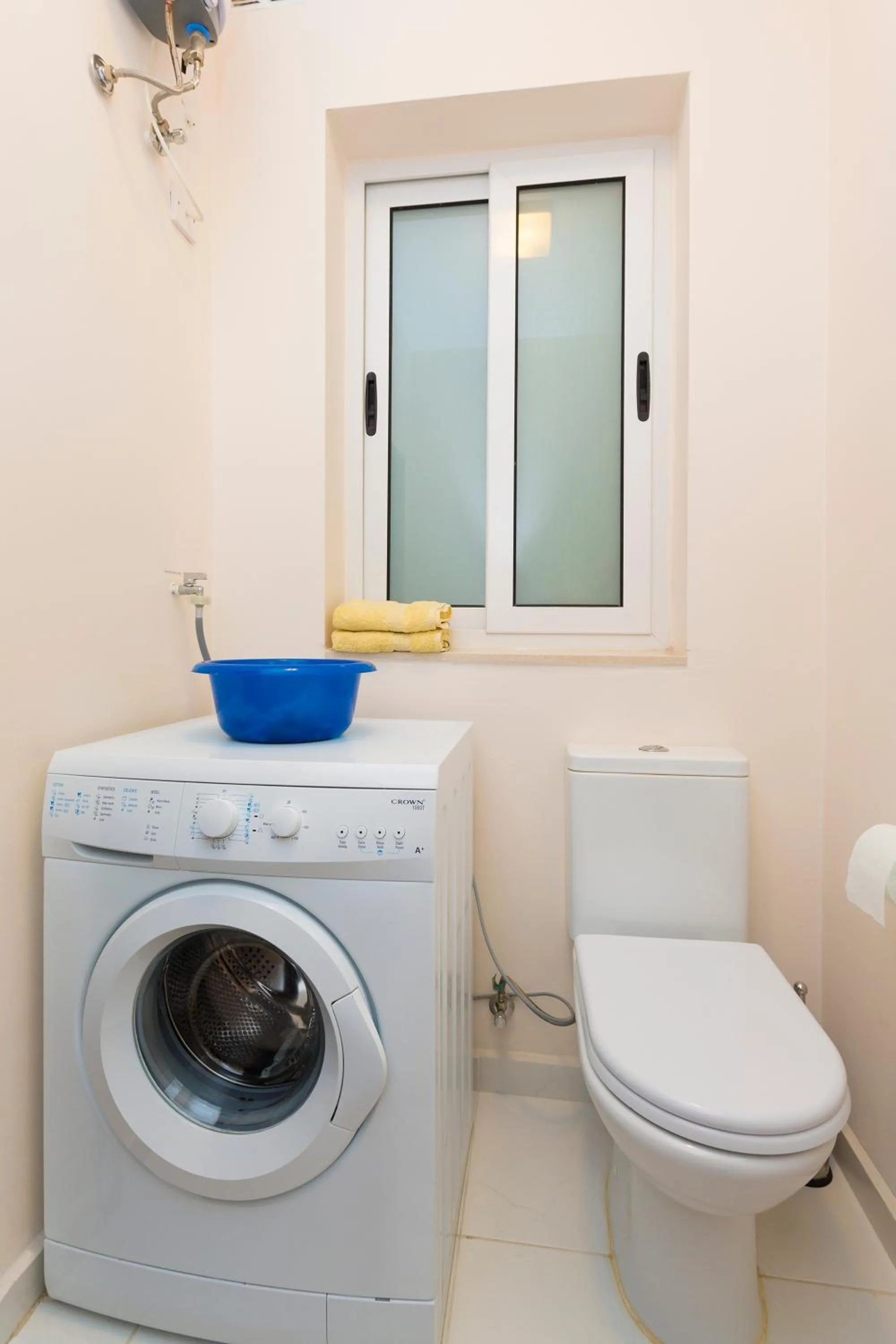 Toilet in Marsascala 2 Bedroom Apartment close to Beach! HPI 6768