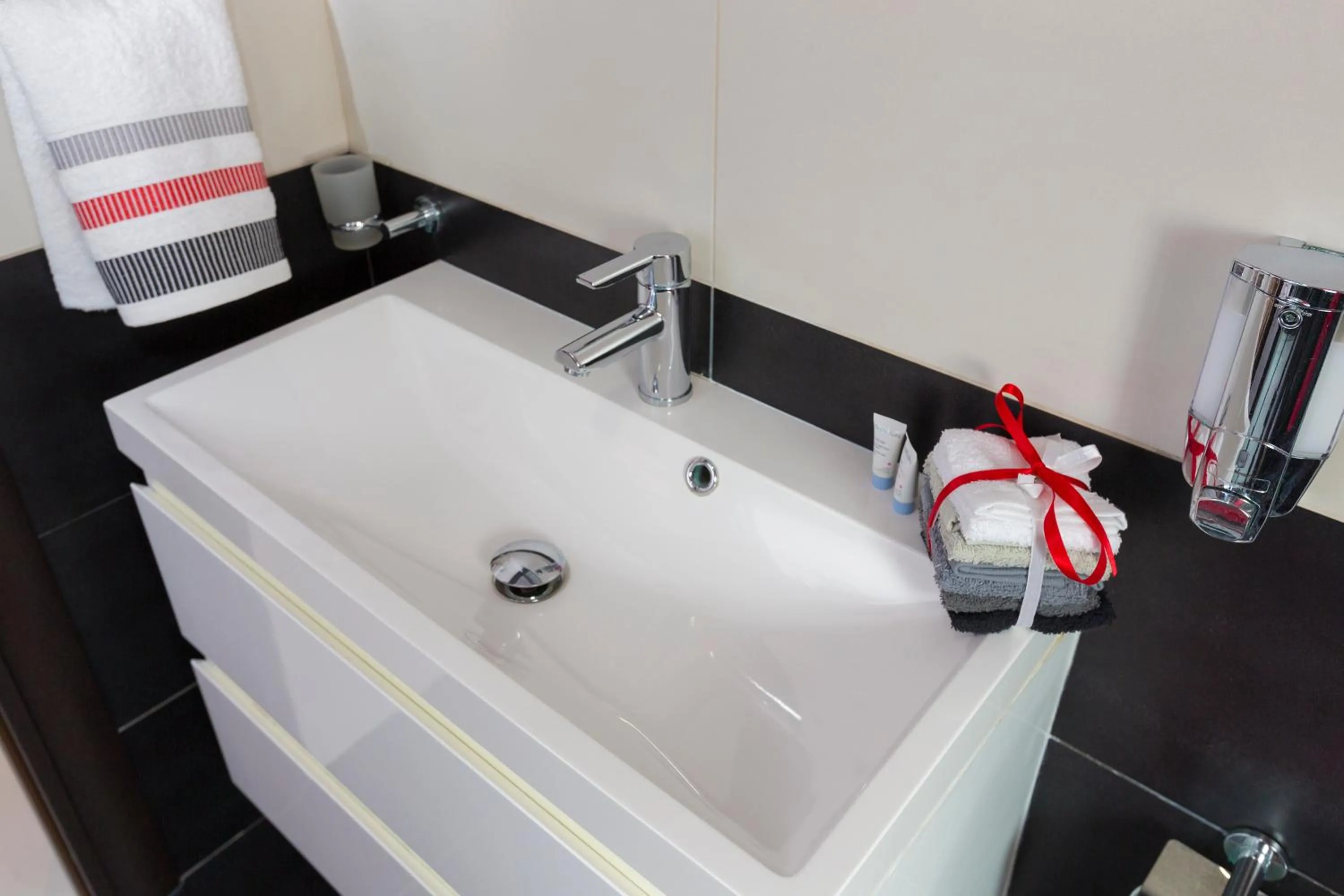 Bathroom in Marsascala 2 Bedroom Apartment close to Beach! HPI 6768