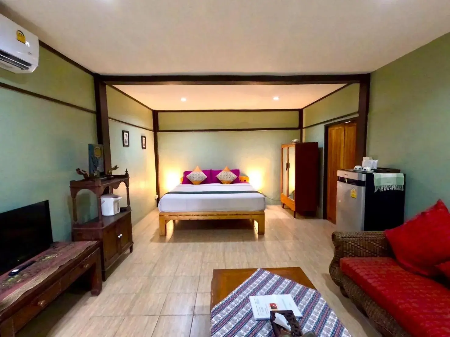 Two-Bedroom Bungalow in Joy's House & Tour Two-Bedroom Bungalow in Joy's House & Tour