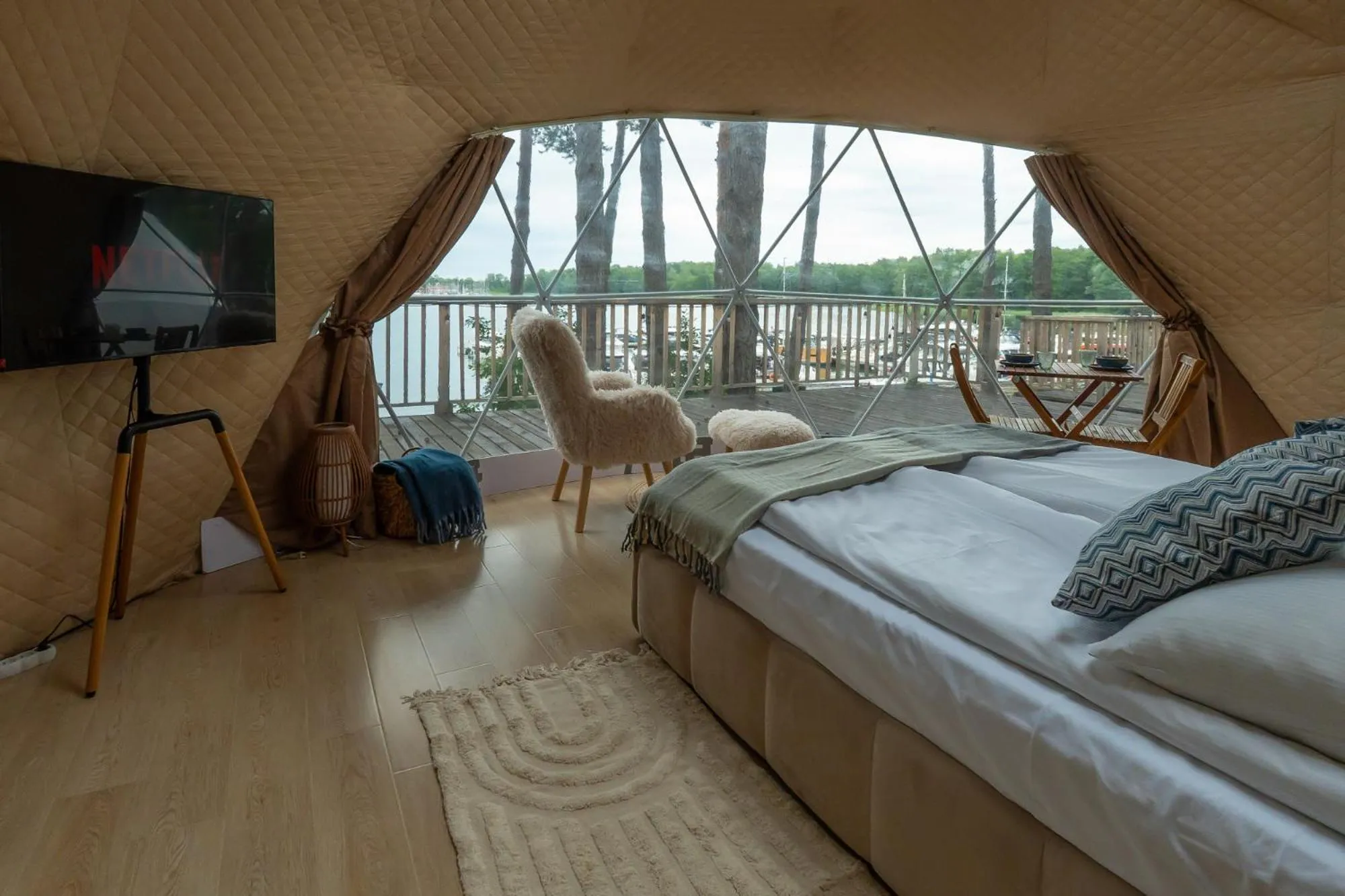 View (from property/room), Bed in Hotel Tajty