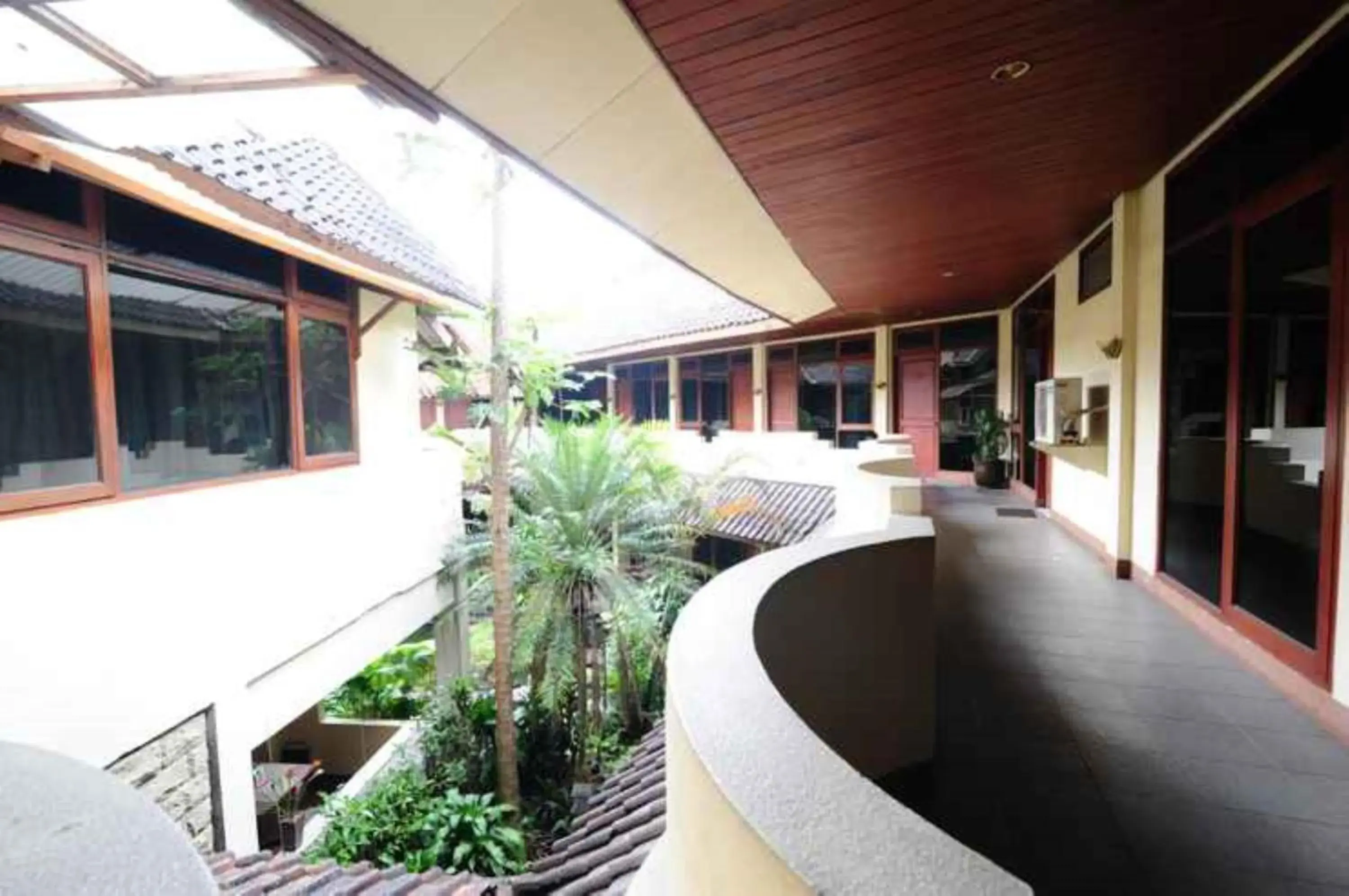 Facade/entrance in De'Qur Hotel Bandung Facade/entrance in De'Qur Hotel Bandung