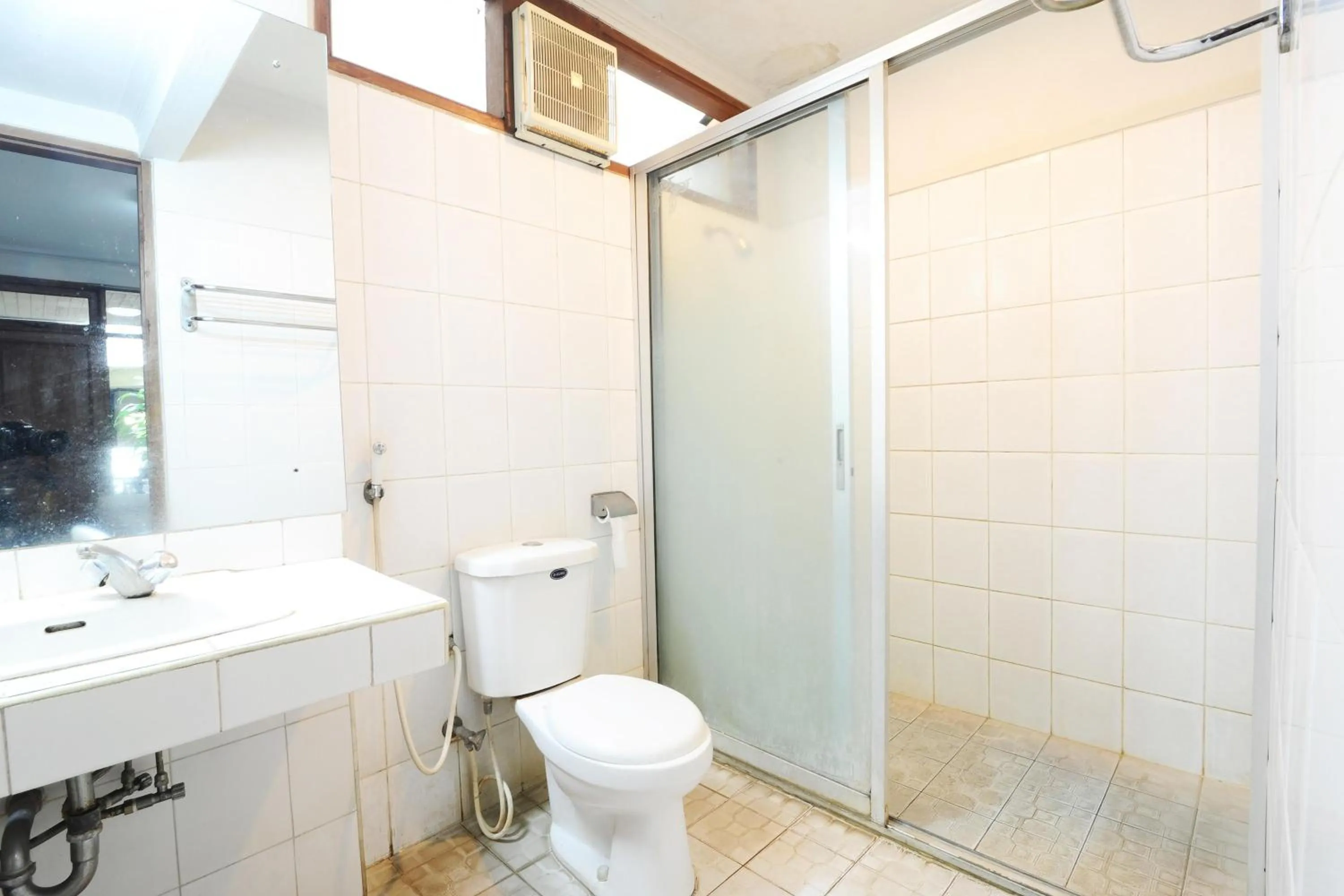 Bathroom in De'Qur Hotel Bandung