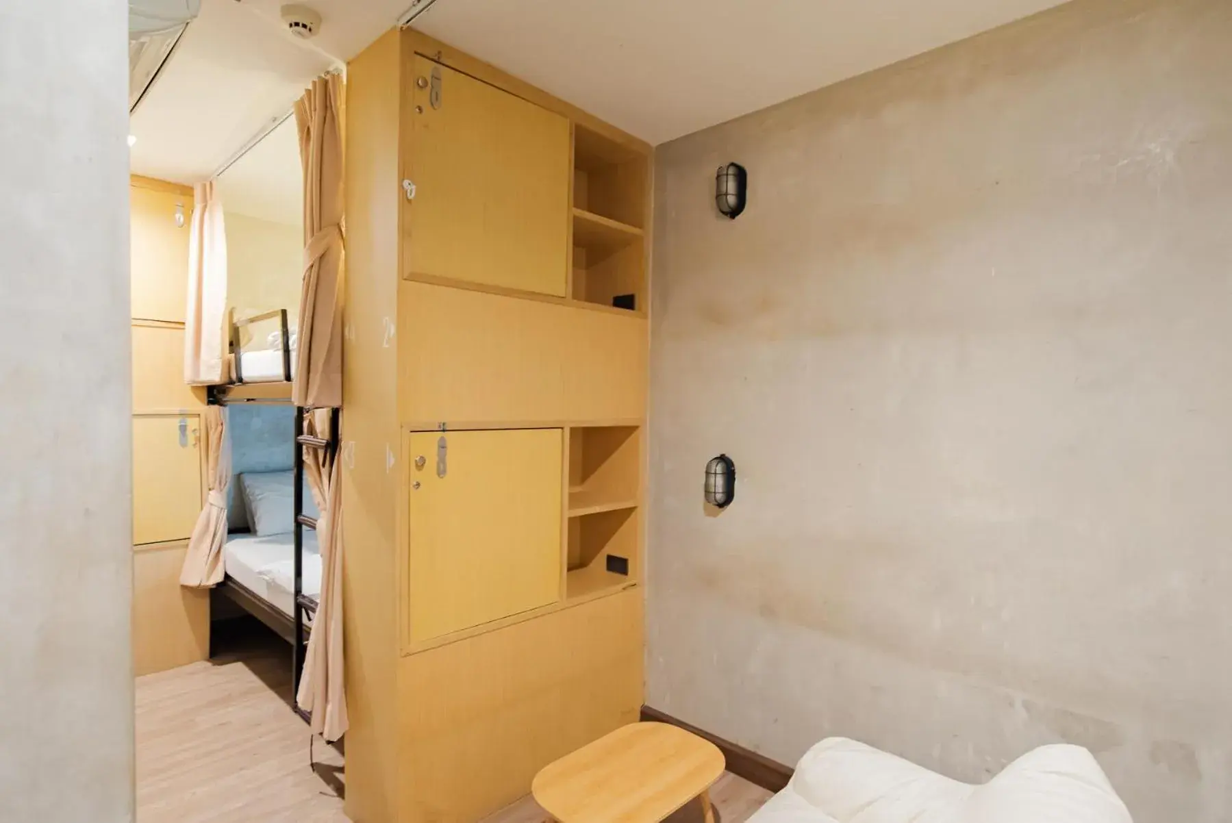 bunk bed, Bathroom in Cazz Hostel
