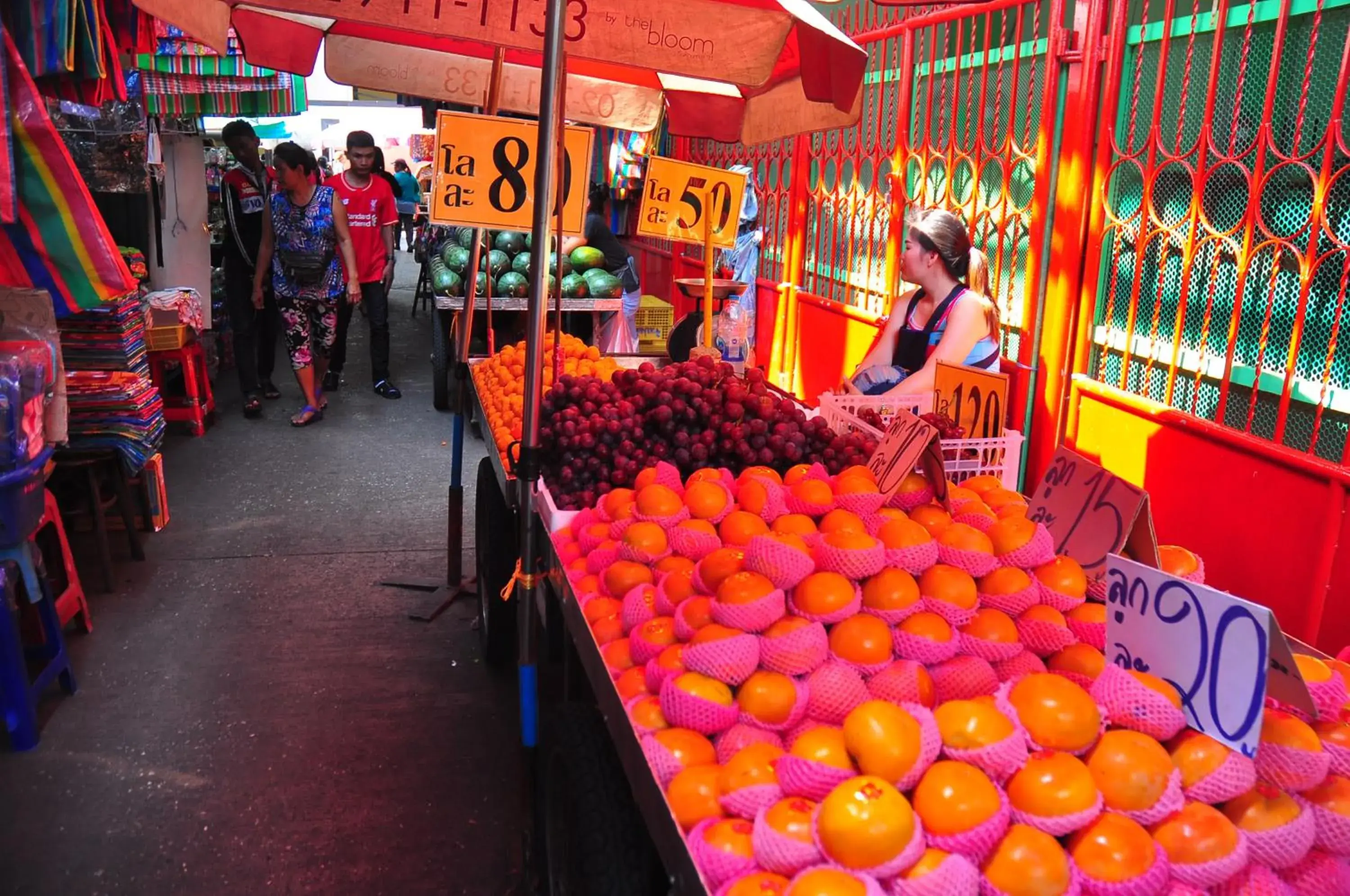 Neighbourhood, Supermarket/Shops in Cazz Hostel