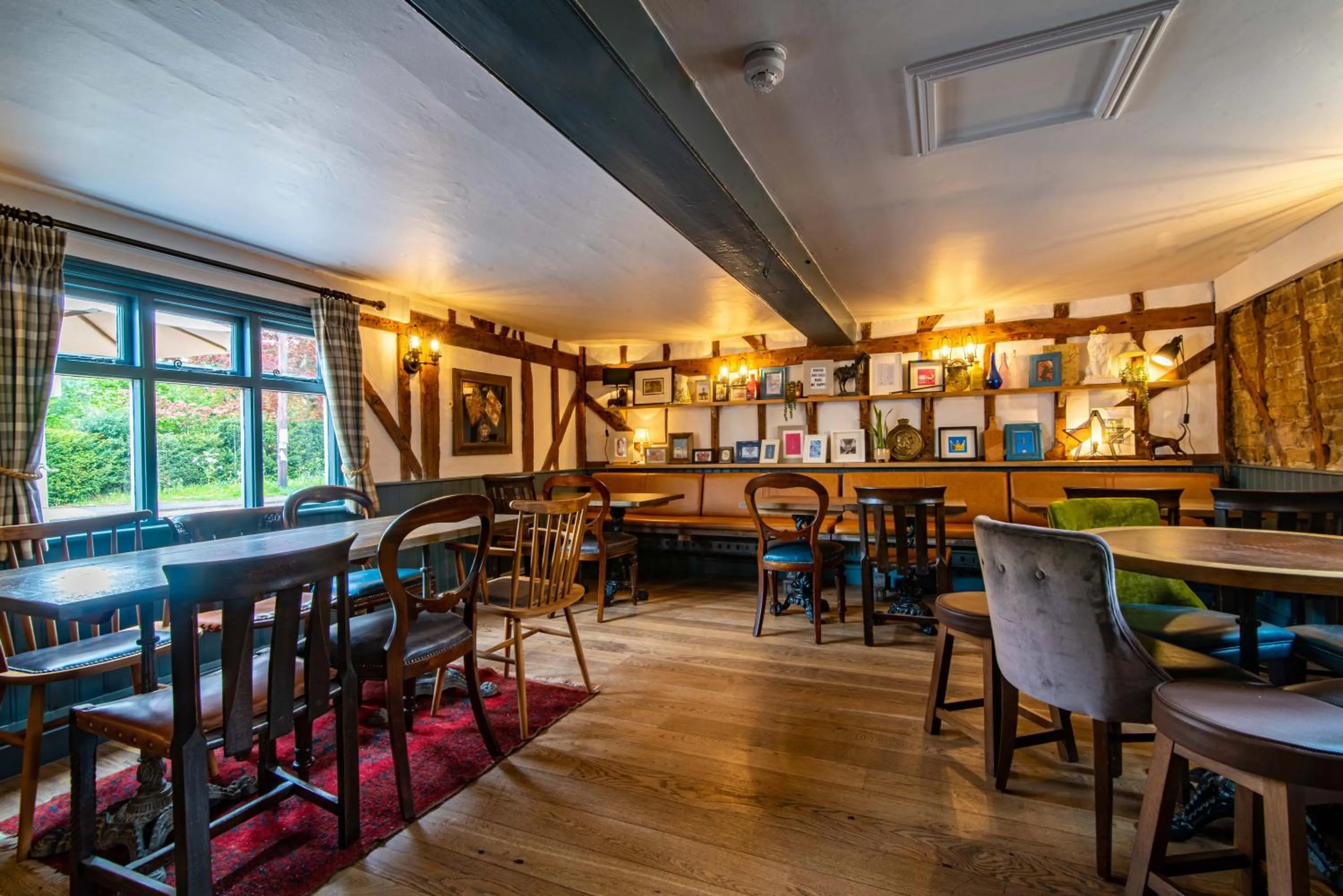 Restaurant/places to eat in Crown & Punchbowl