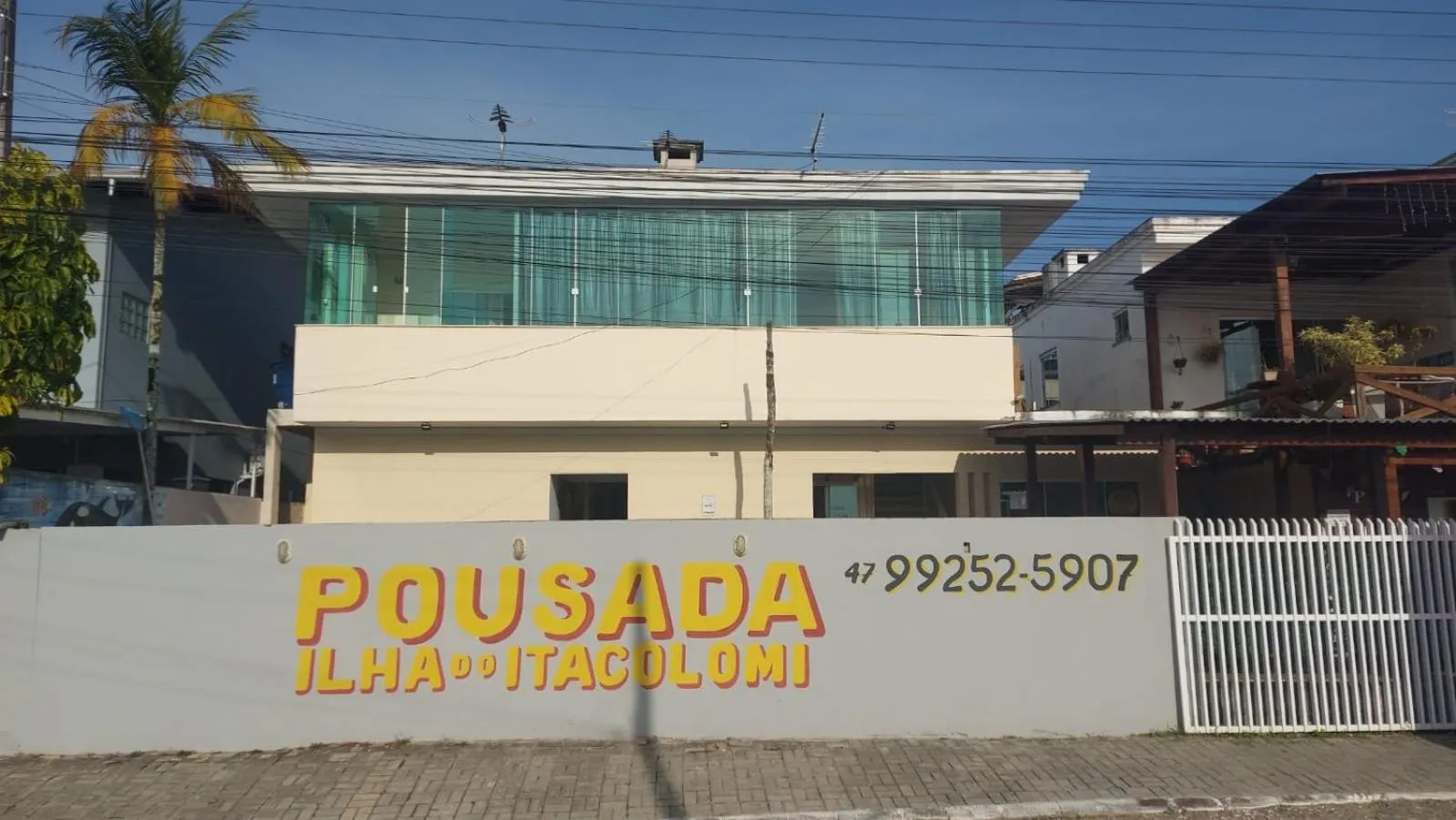 Property building in Pousada Ilha do Itacolomi Com Piscina Proximo do Beto Carrero