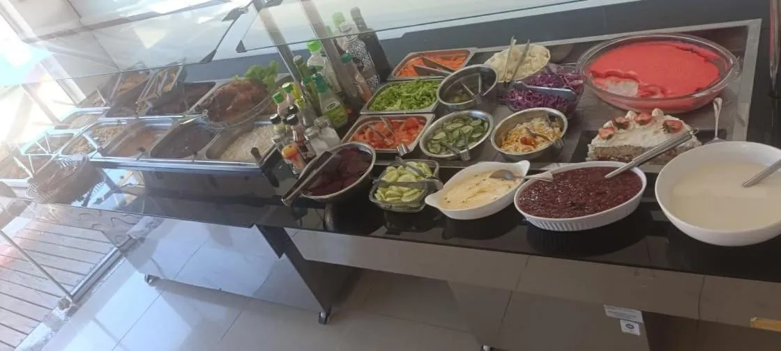 Restaurant/places to eat in Pousada Ilha do Itacolomi Com Piscina Proximo do Beto Carrero