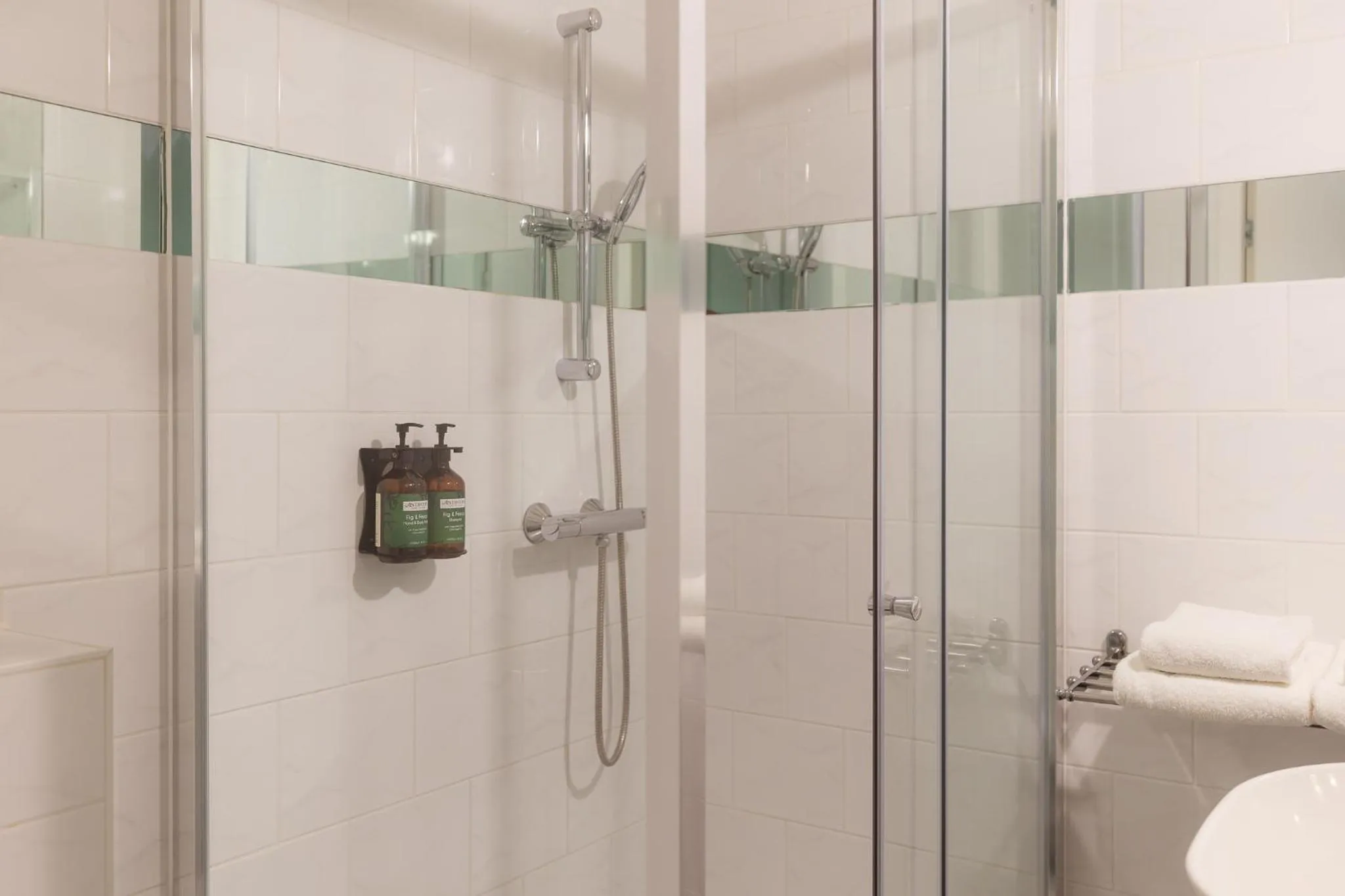 Shower in FLOATS by H2OTEL Rotterdam