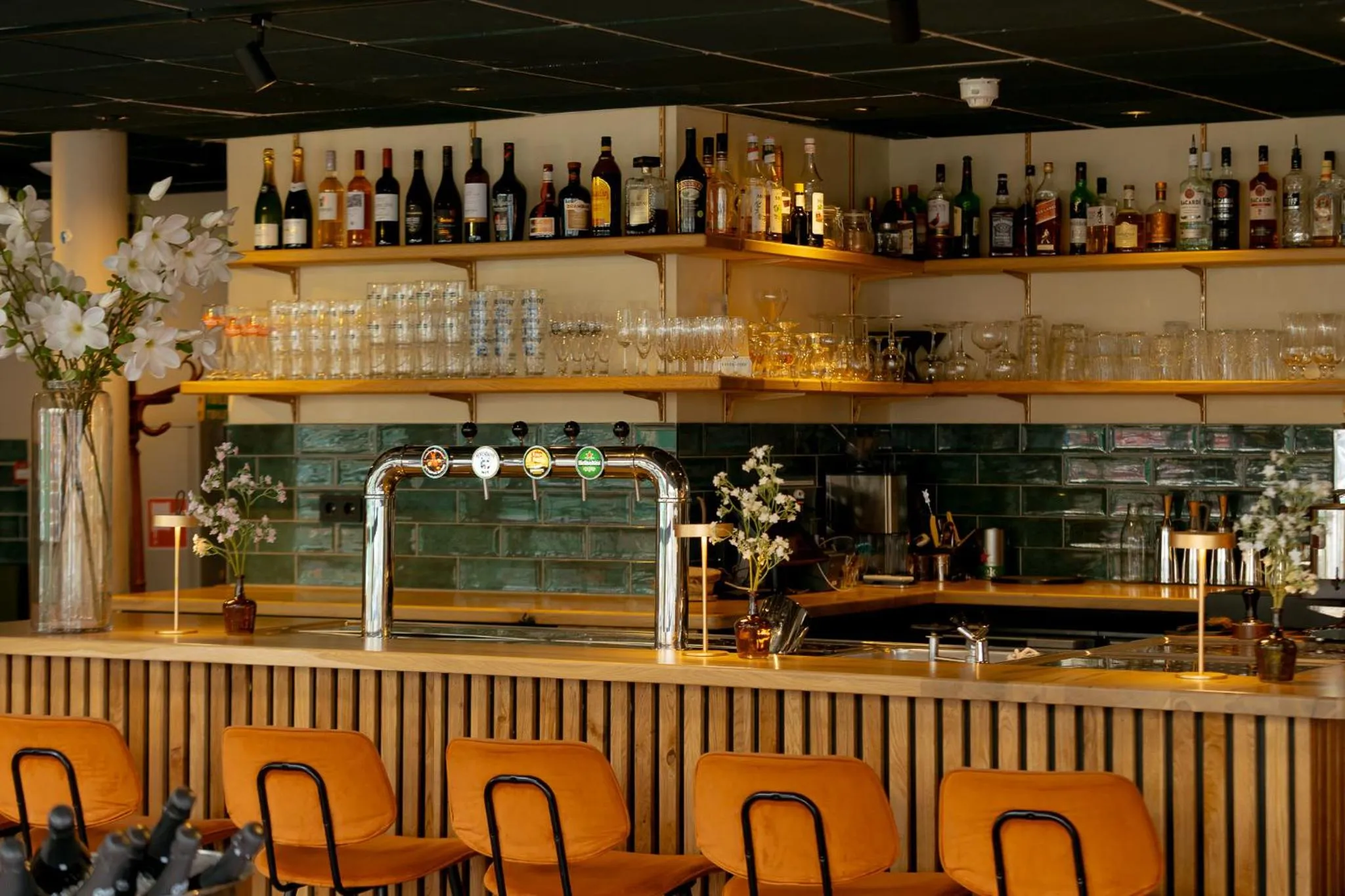 Lounge or bar in FLOATS by H2OTEL Rotterdam