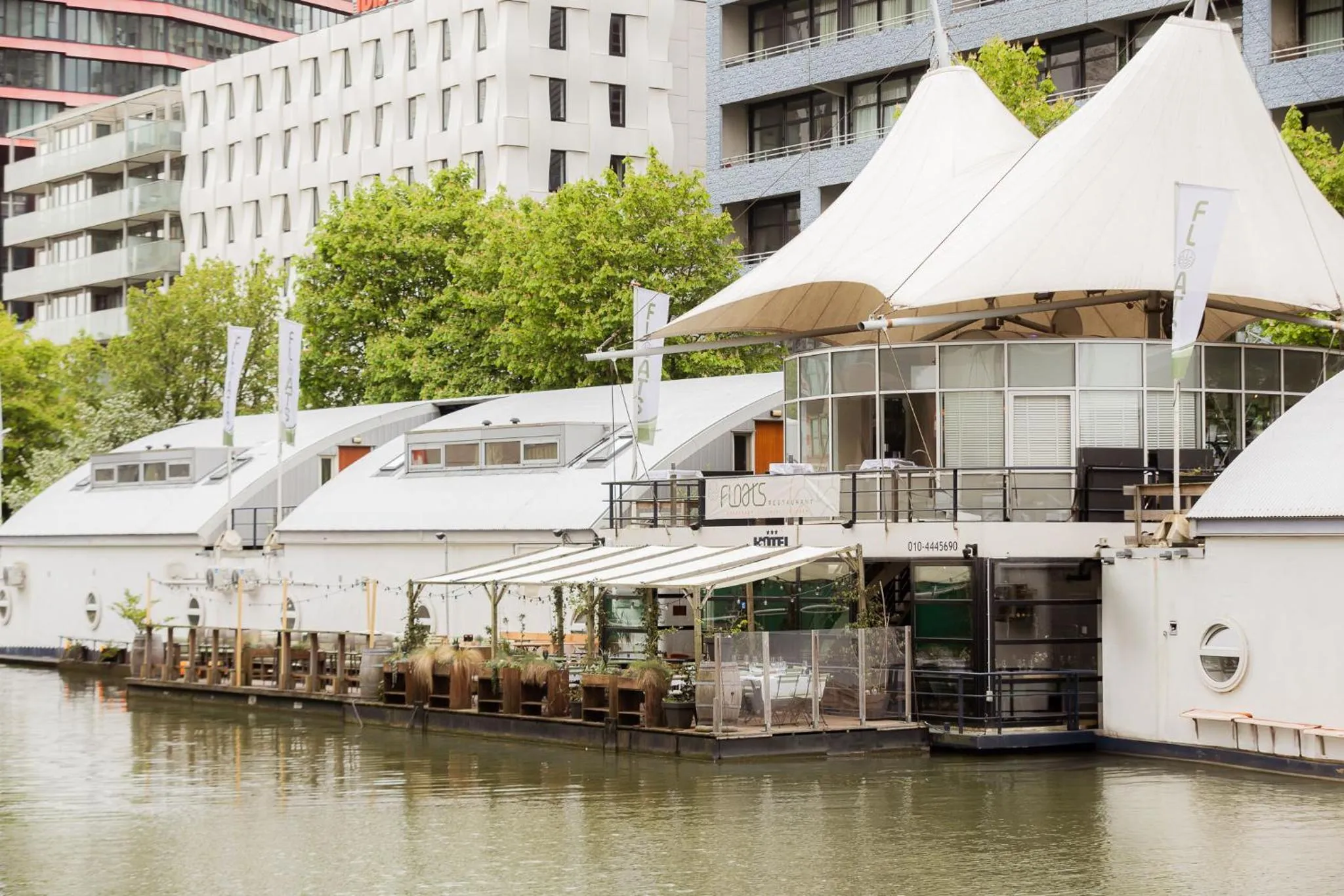 Property building in FLOATS by H2OTEL Rotterdam