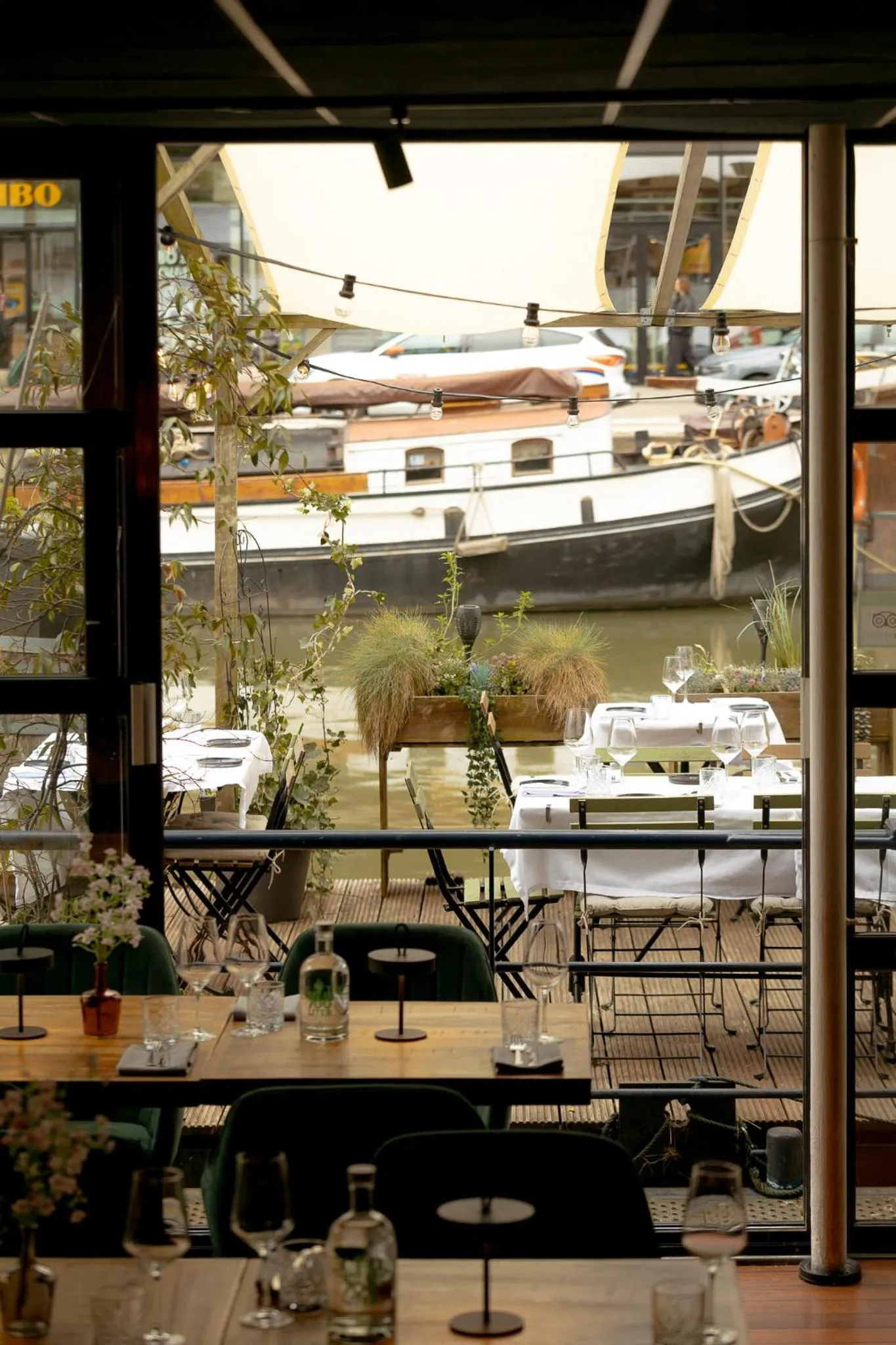 Restaurant/places to eat in FLOATS by H2OTEL Rotterdam