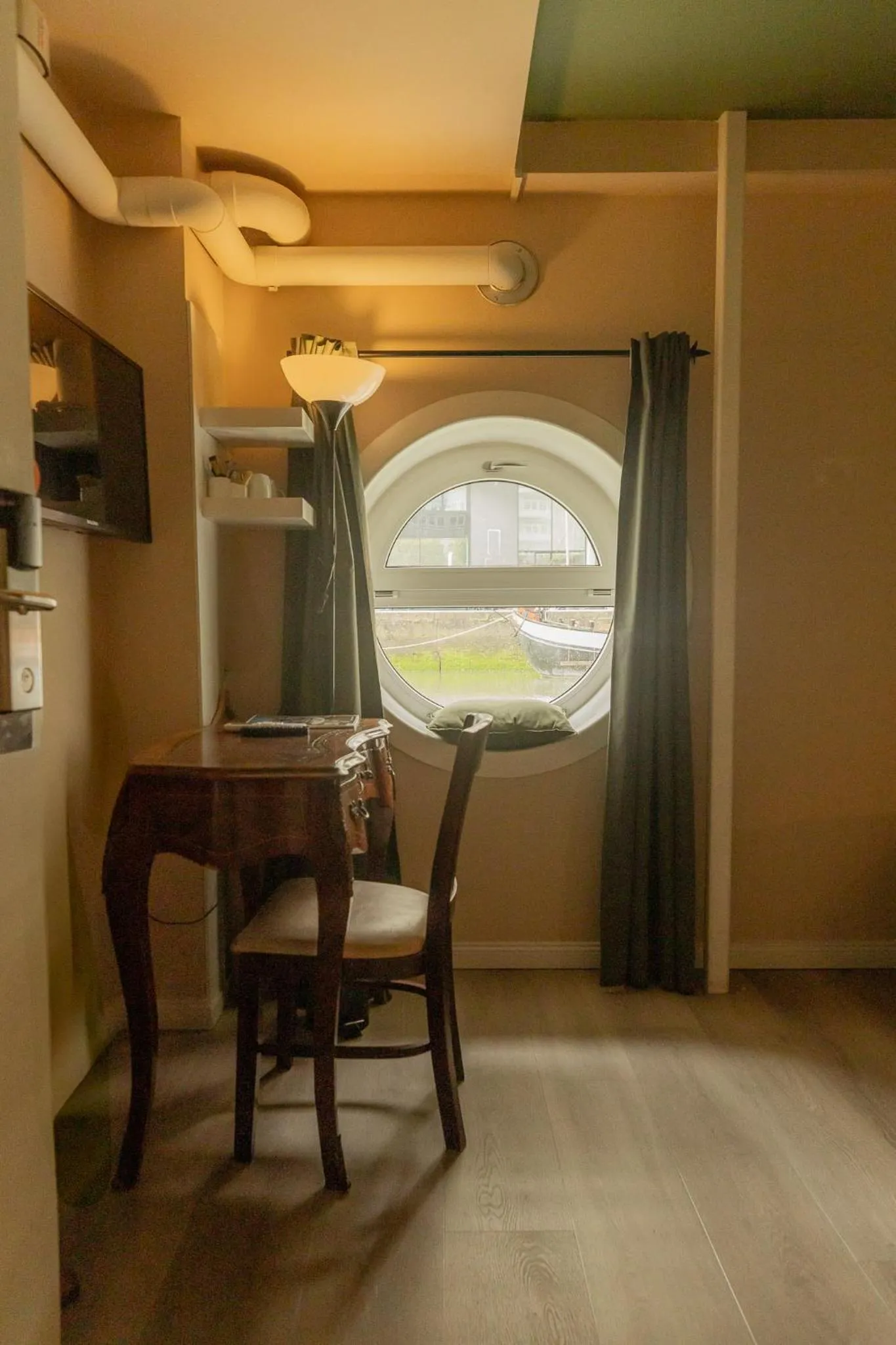 Seating area in FLOATS by H2OTEL Rotterdam