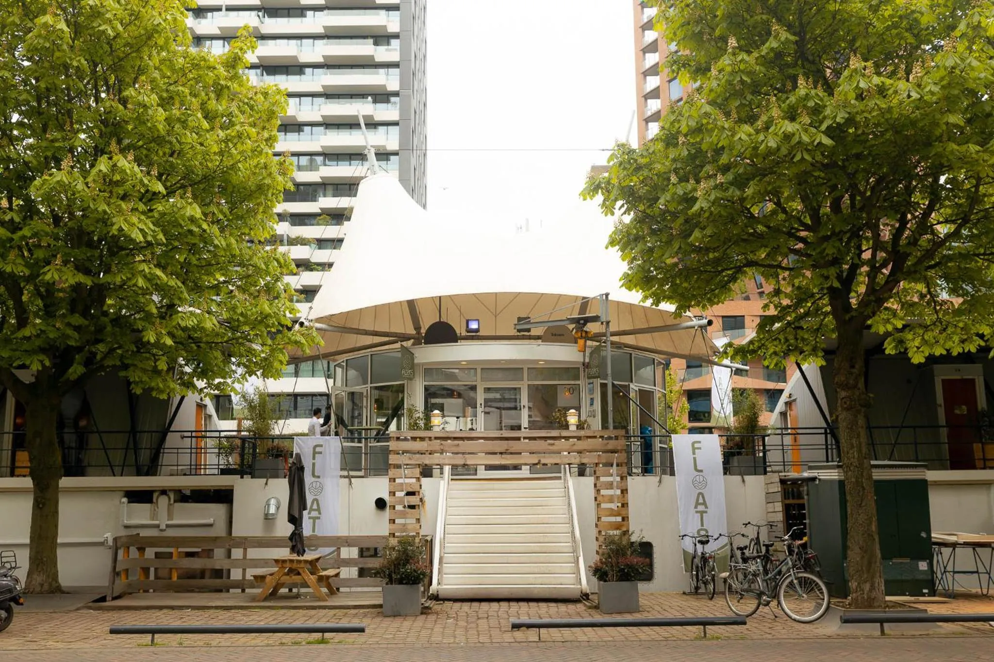 Property building in FLOATS by H2OTEL Rotterdam