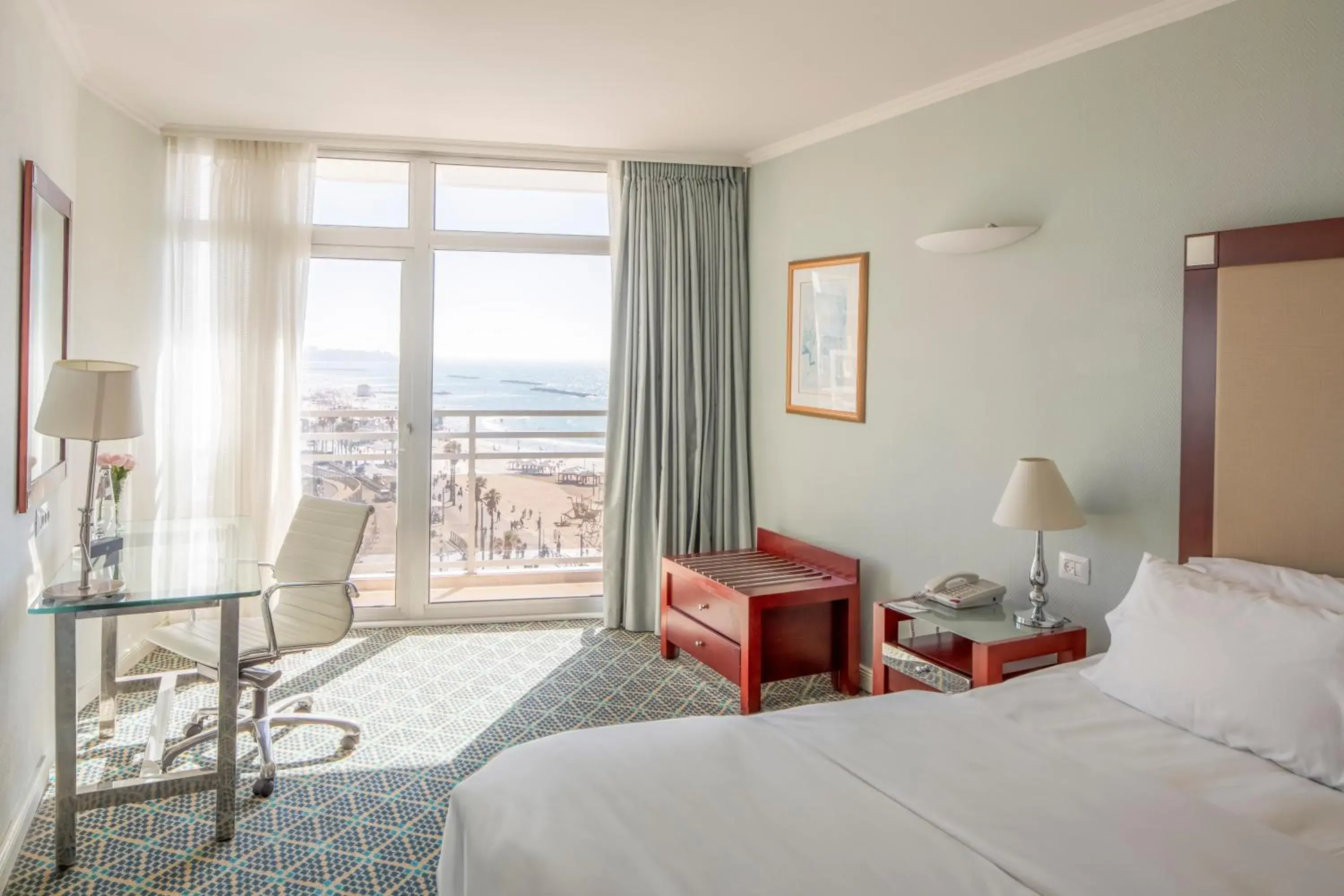 Deluxe Seaview, Guest room, 1 Queen, Sea view, Balcony - single occupancy in Renaissance Tel Aviv Hotel Deluxe Seaview, Guest room, 1 Queen, Sea view, Balcony - single occupancy in Renaissance Tel Aviv Hotel