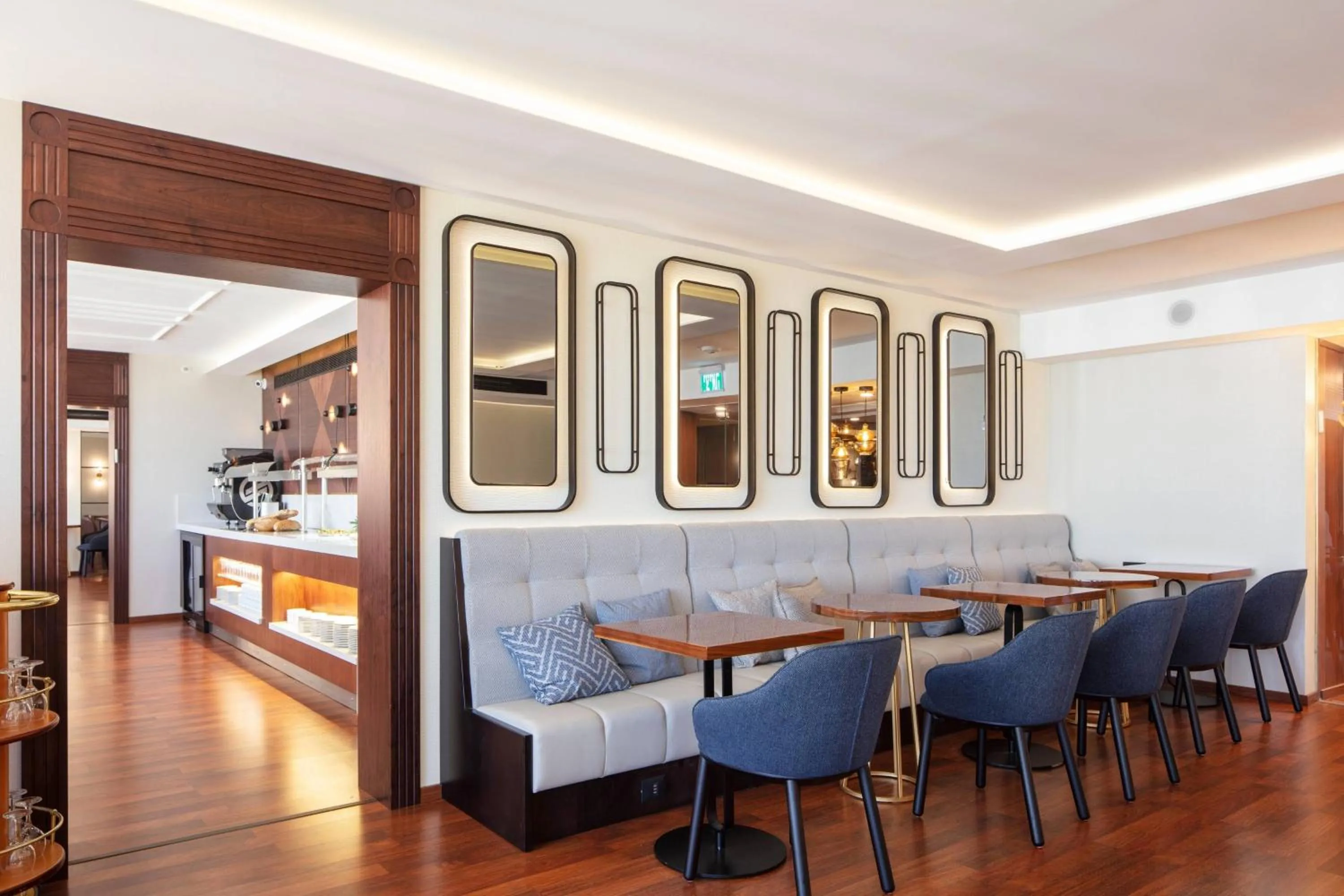 Lounge or bar in Renaissance Tel Aviv Hotel