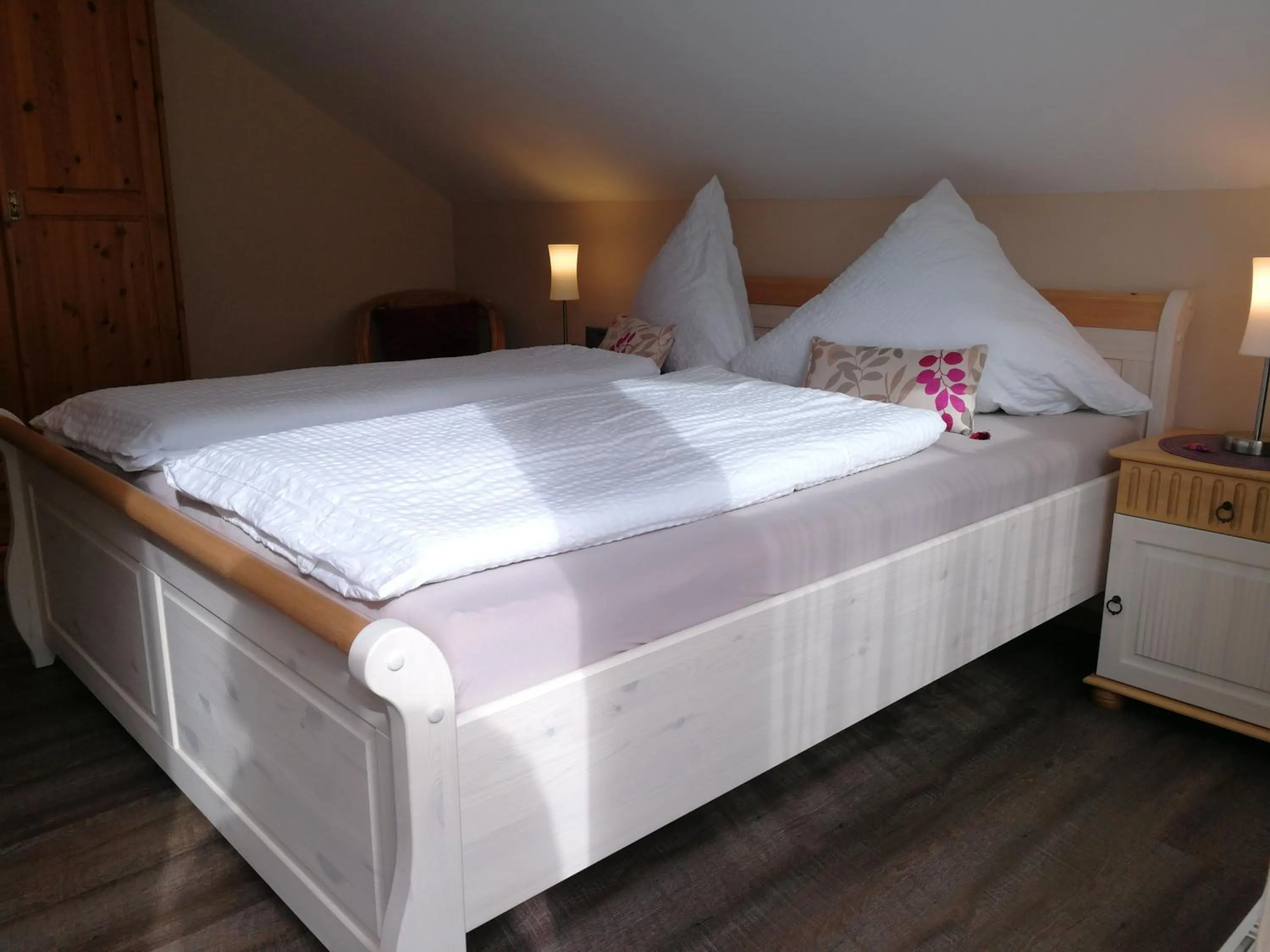 Bed in Ferienwohnung Rivaner