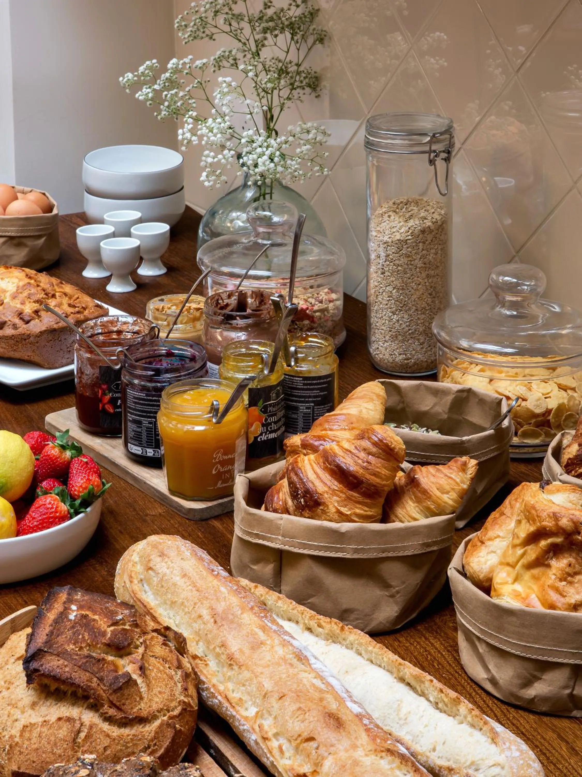 Buffet breakfast in Hôtel Dalila