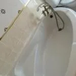 Bathroom in Metro Star