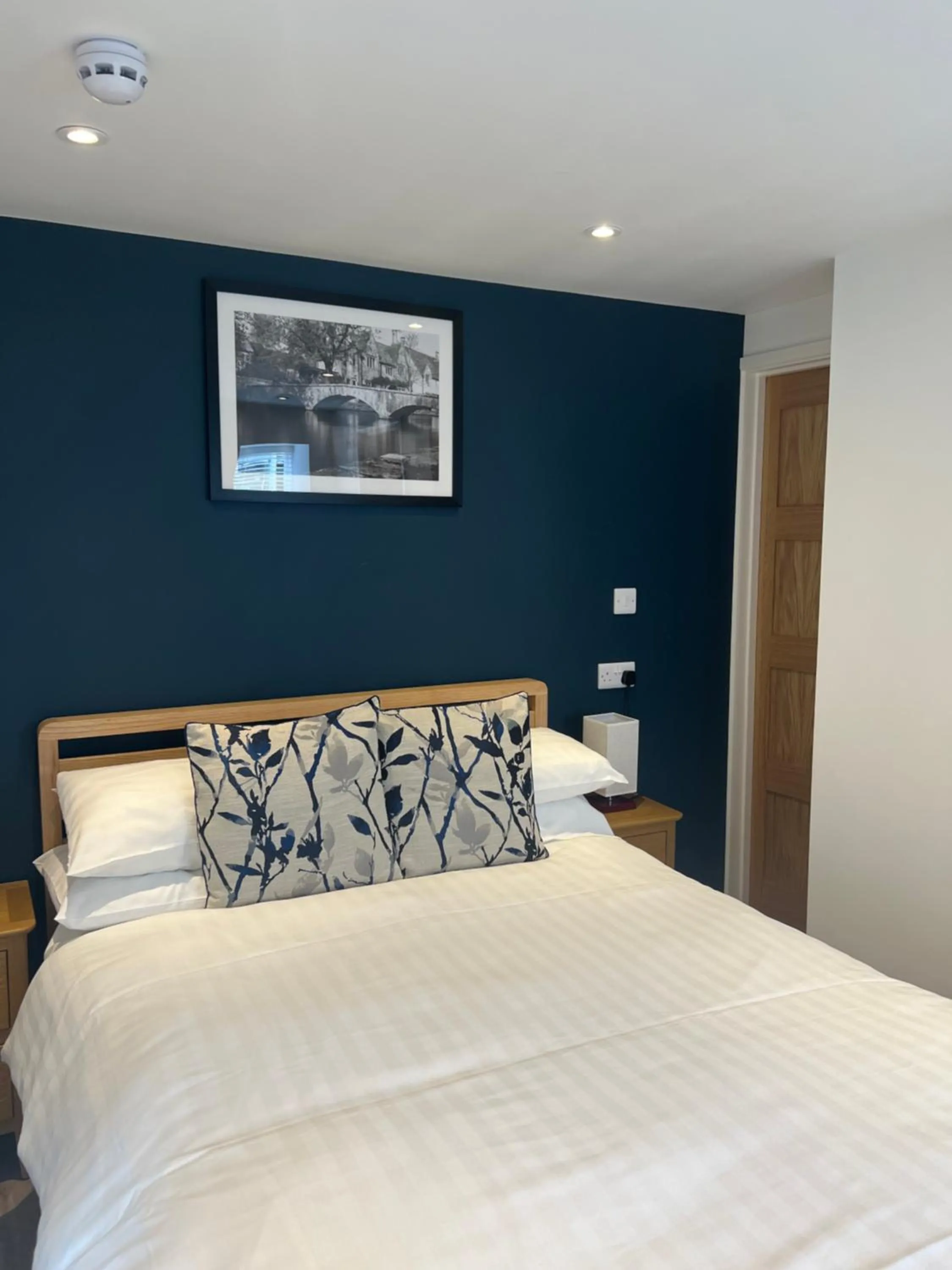 Property building, Bed in Priory Tearooms Burford with Rooms