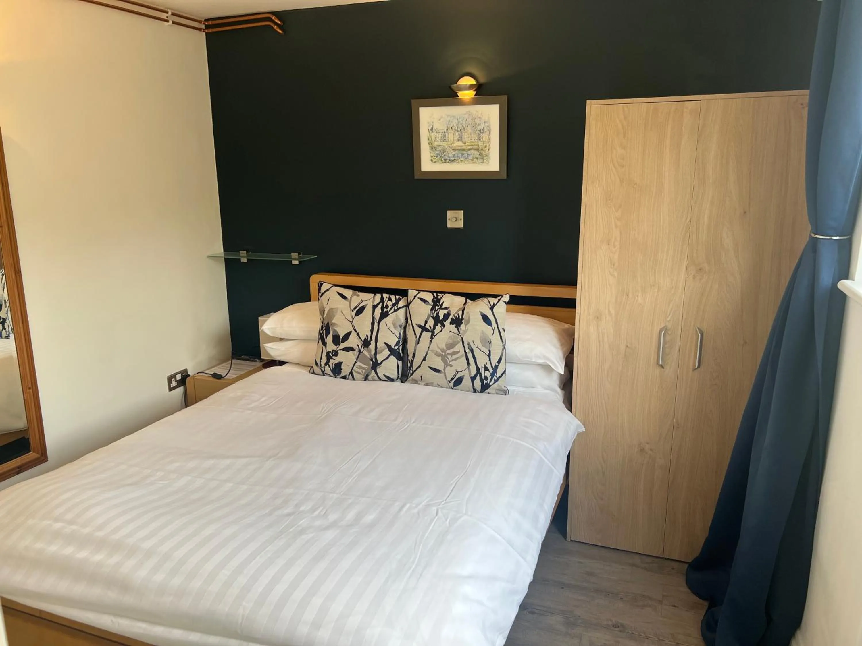 Property building, Bed in Priory Tearooms Burford with Rooms