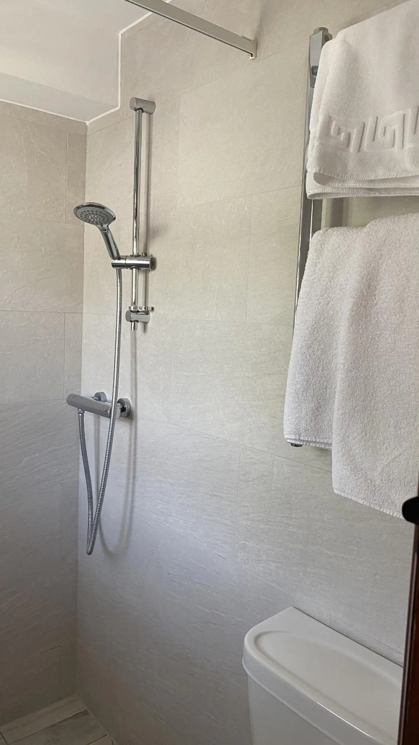 Shower in Priory Tearooms Burford with Rooms
